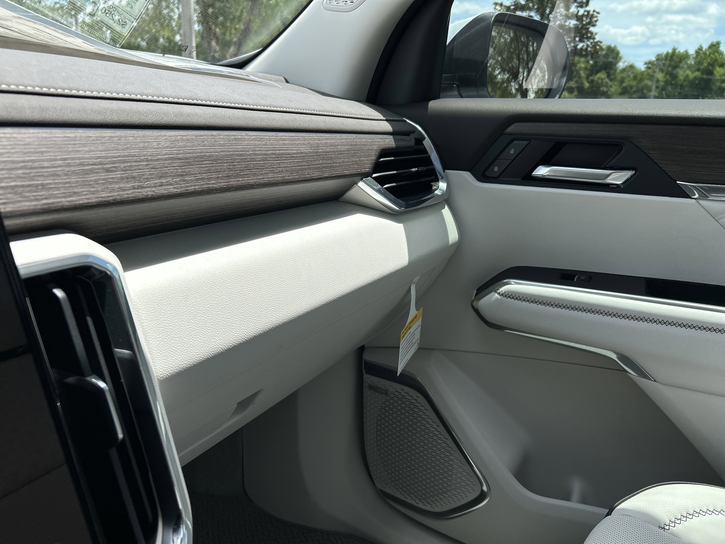 2026 GMC Acadia Denali - Photo 32