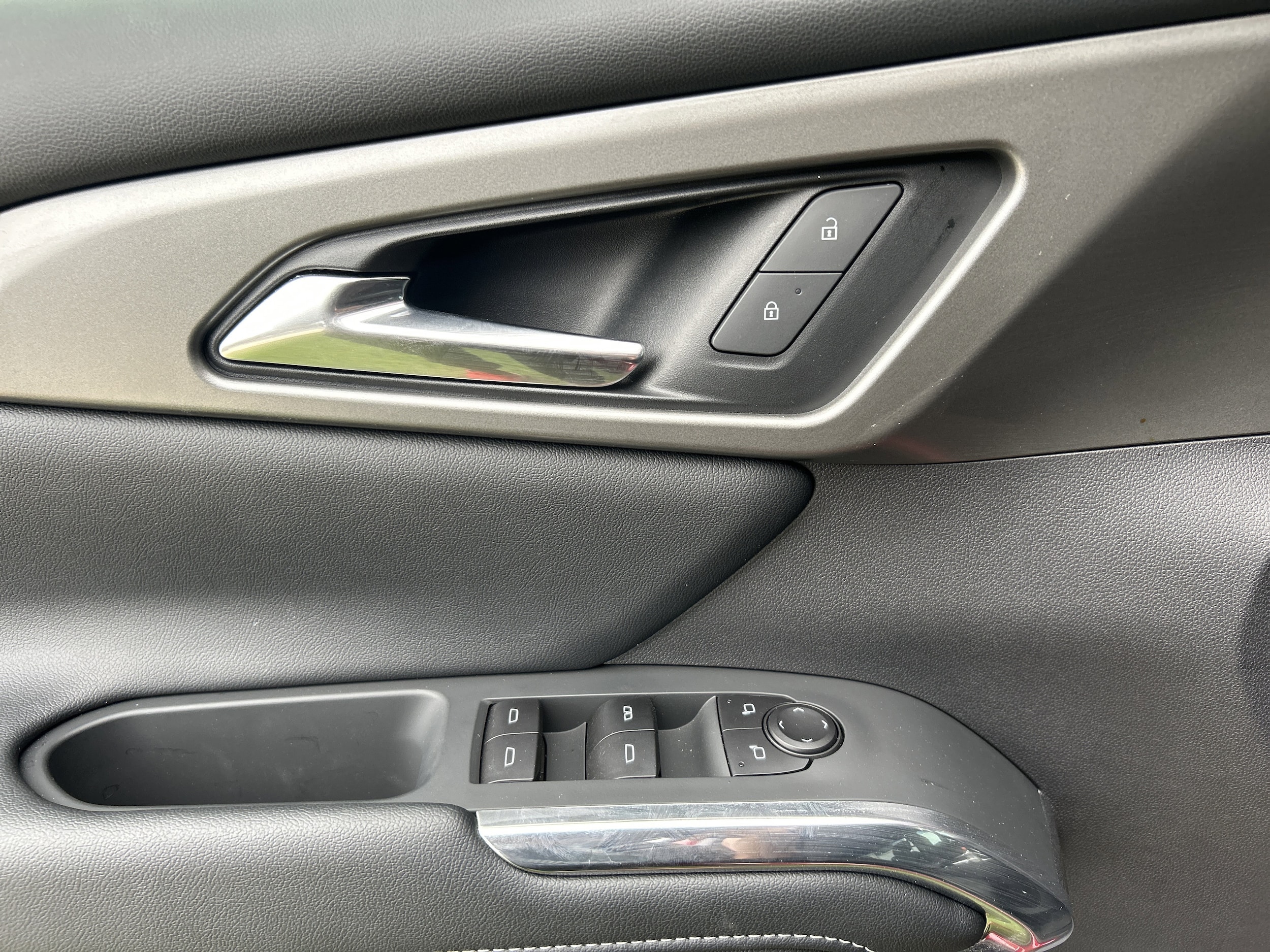 2025 Chevrolet Traverse LT - Photo 12