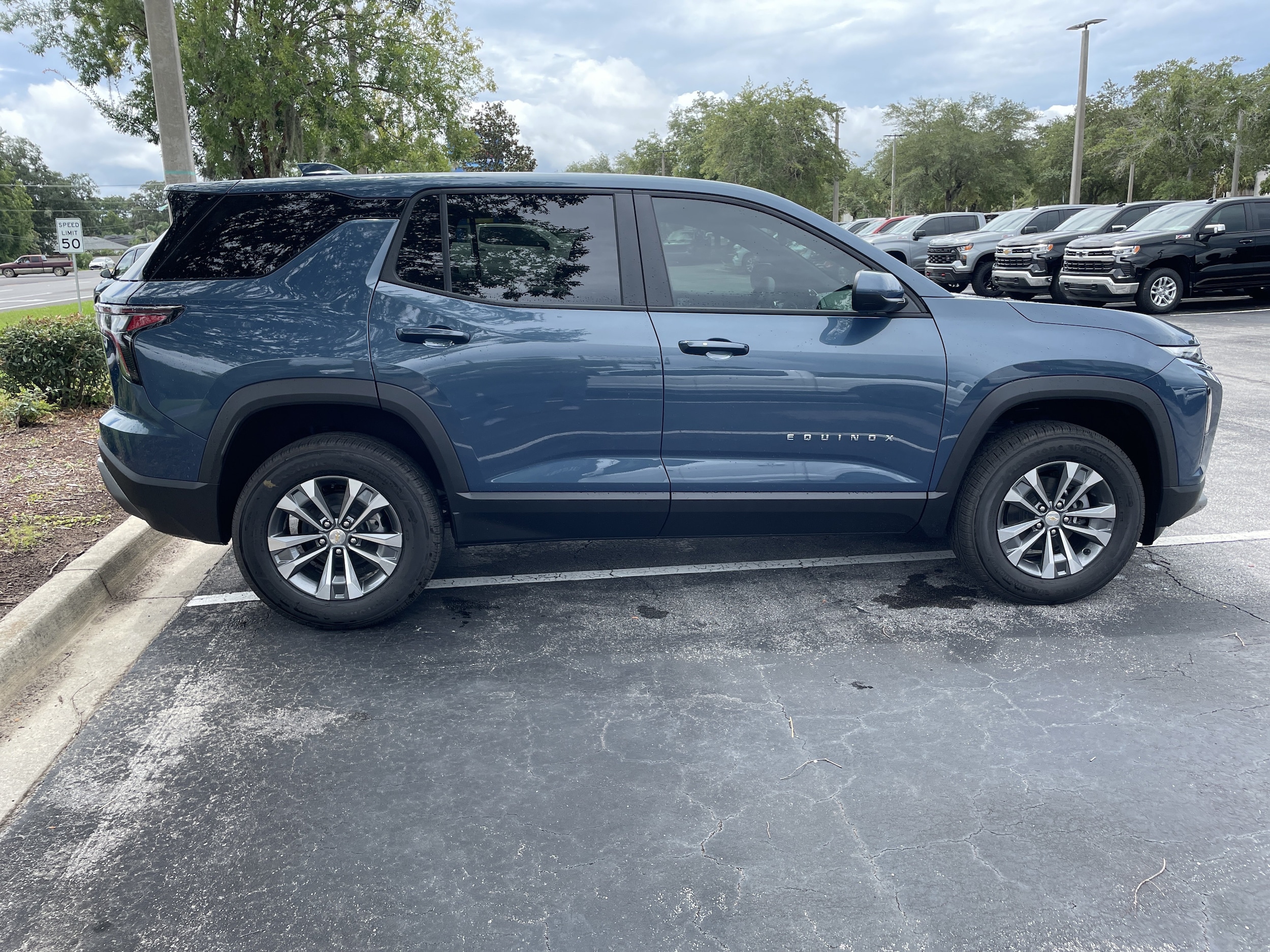 2027 Chevrolet Equinox LT - Photo 9
