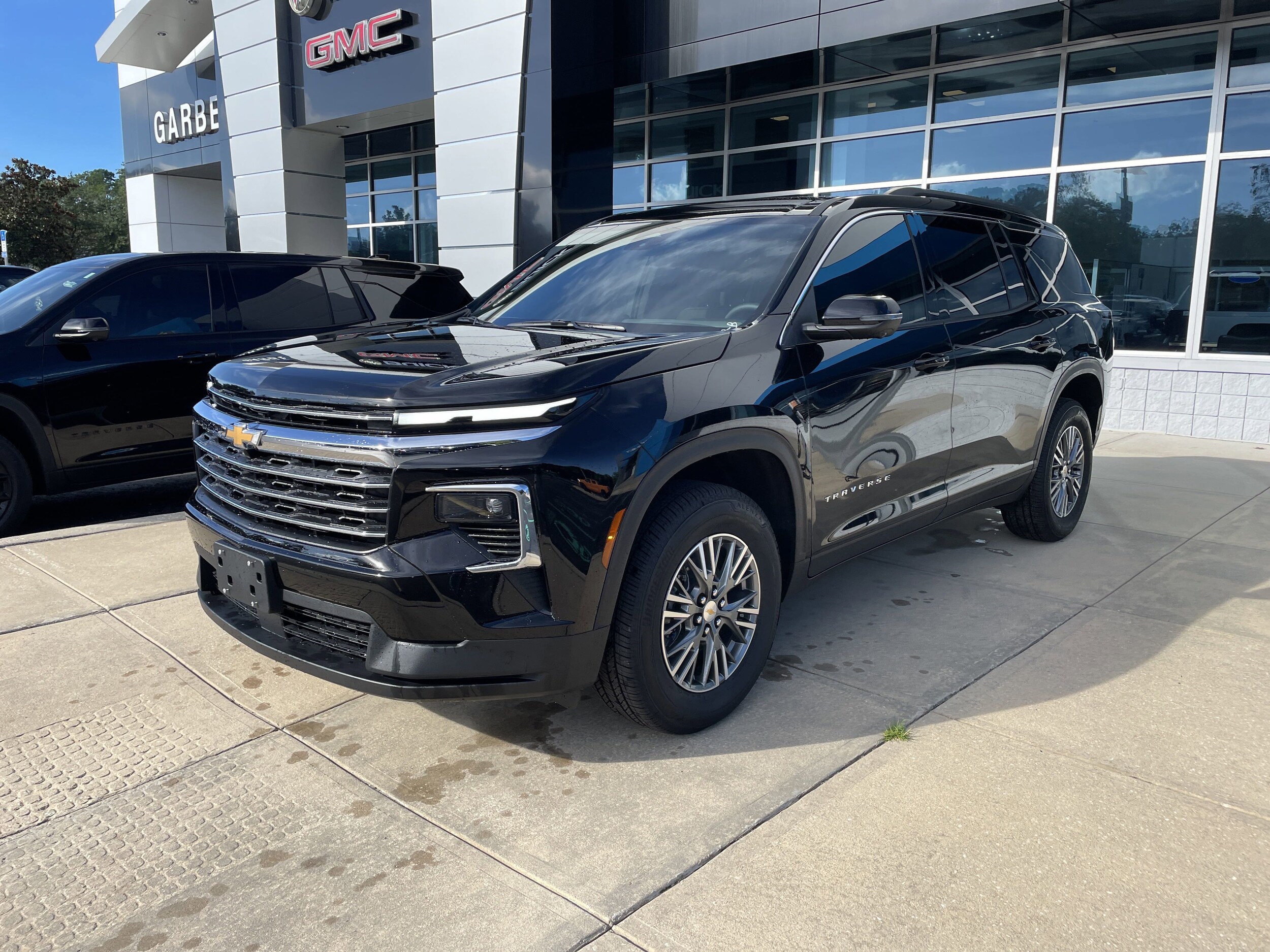 2025 Chevrolet Traverse photo 3