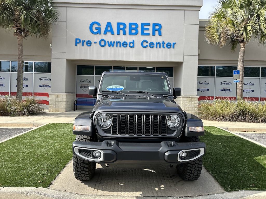 Used 2025 Jeep Gladiator High Tide