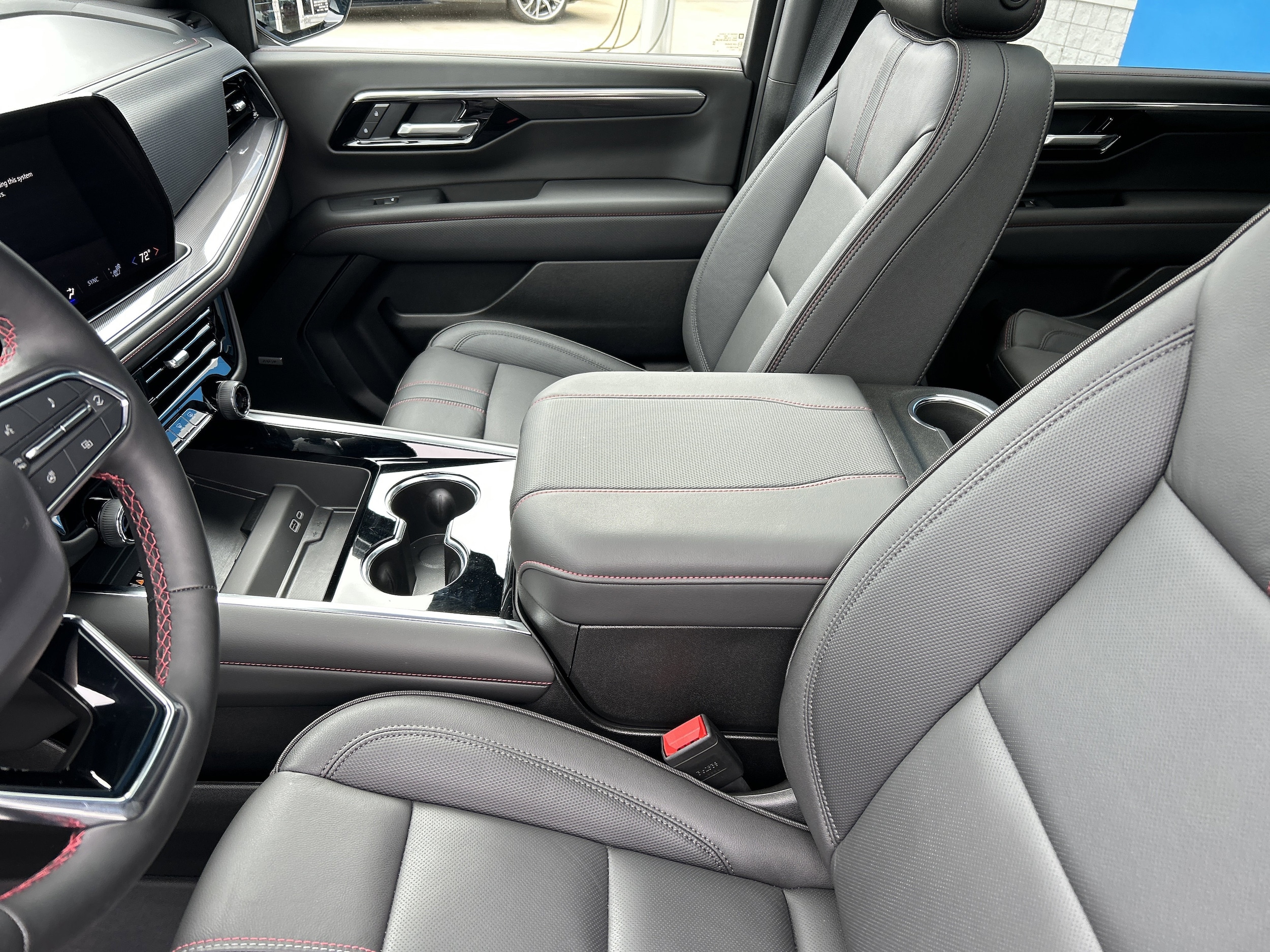 2025 Chevrolet Suburban RST - Photo 28