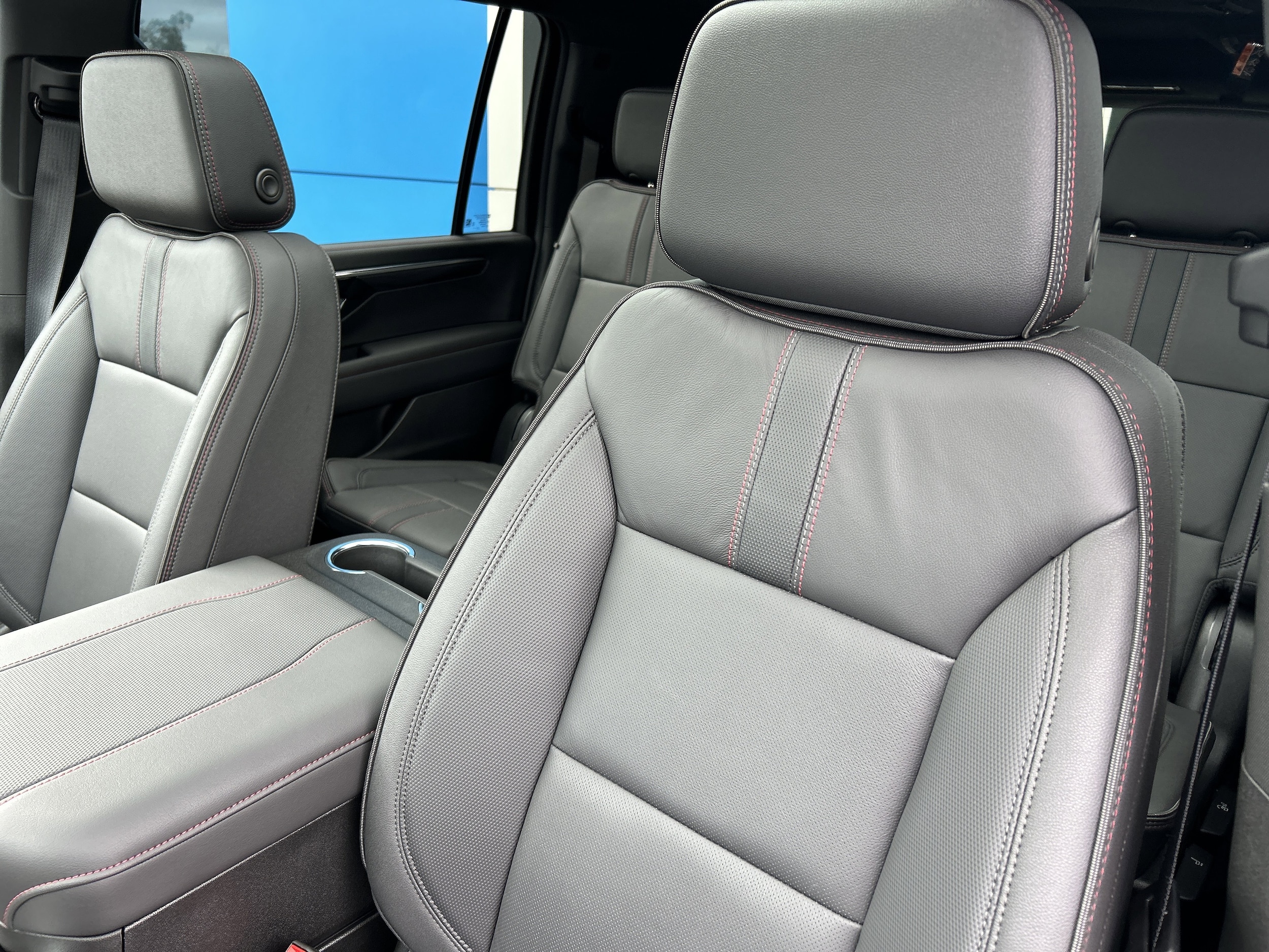 2025 Chevrolet Suburban RST - Photo 27