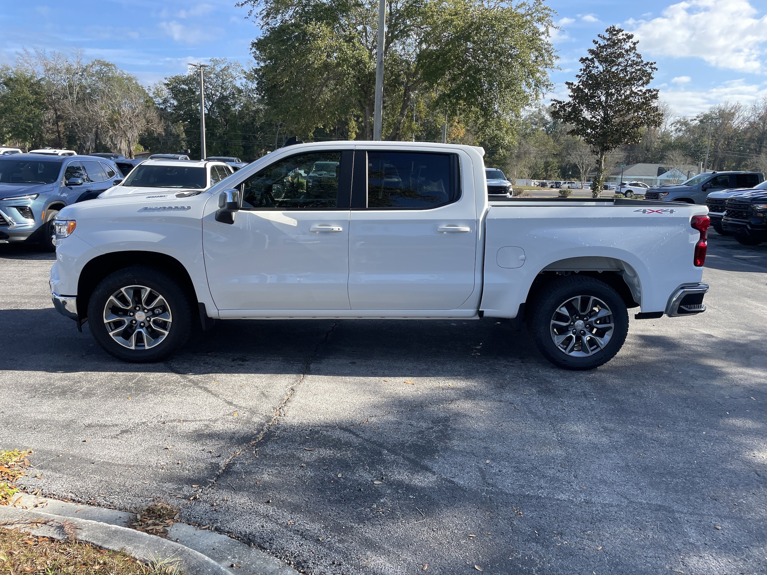 2025 Chevrolet Silverado 1500 LT - Photo 4