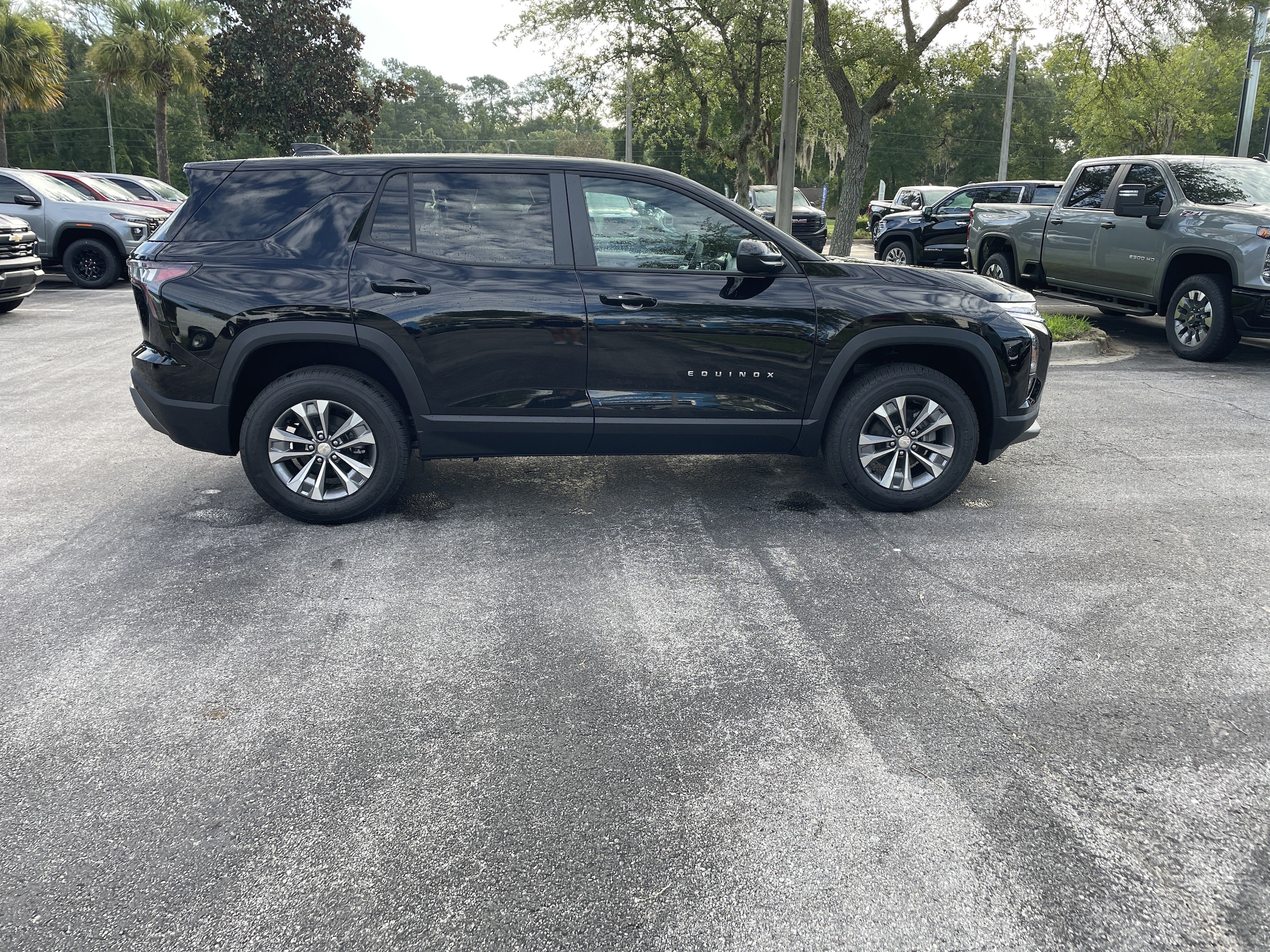 2027 Chevrolet Equinox LT - Photo 8