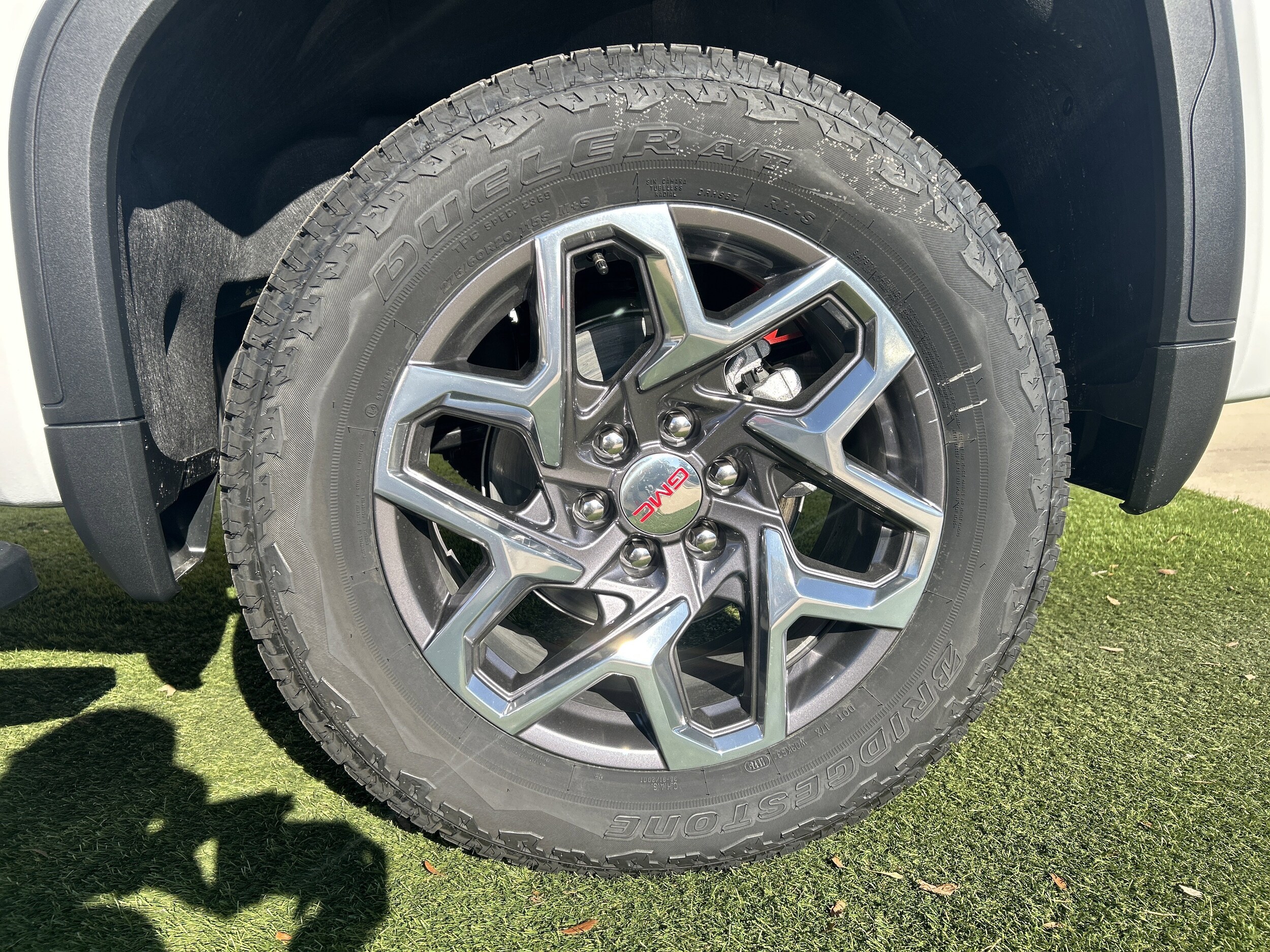2026 GMC Sierra 1500 SLT - Photo 9