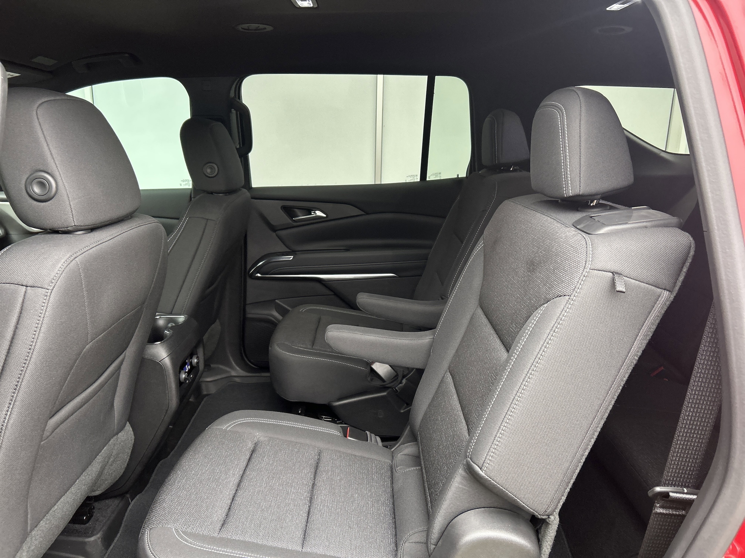 2025 Chevrolet Traverse LT - Photo 30