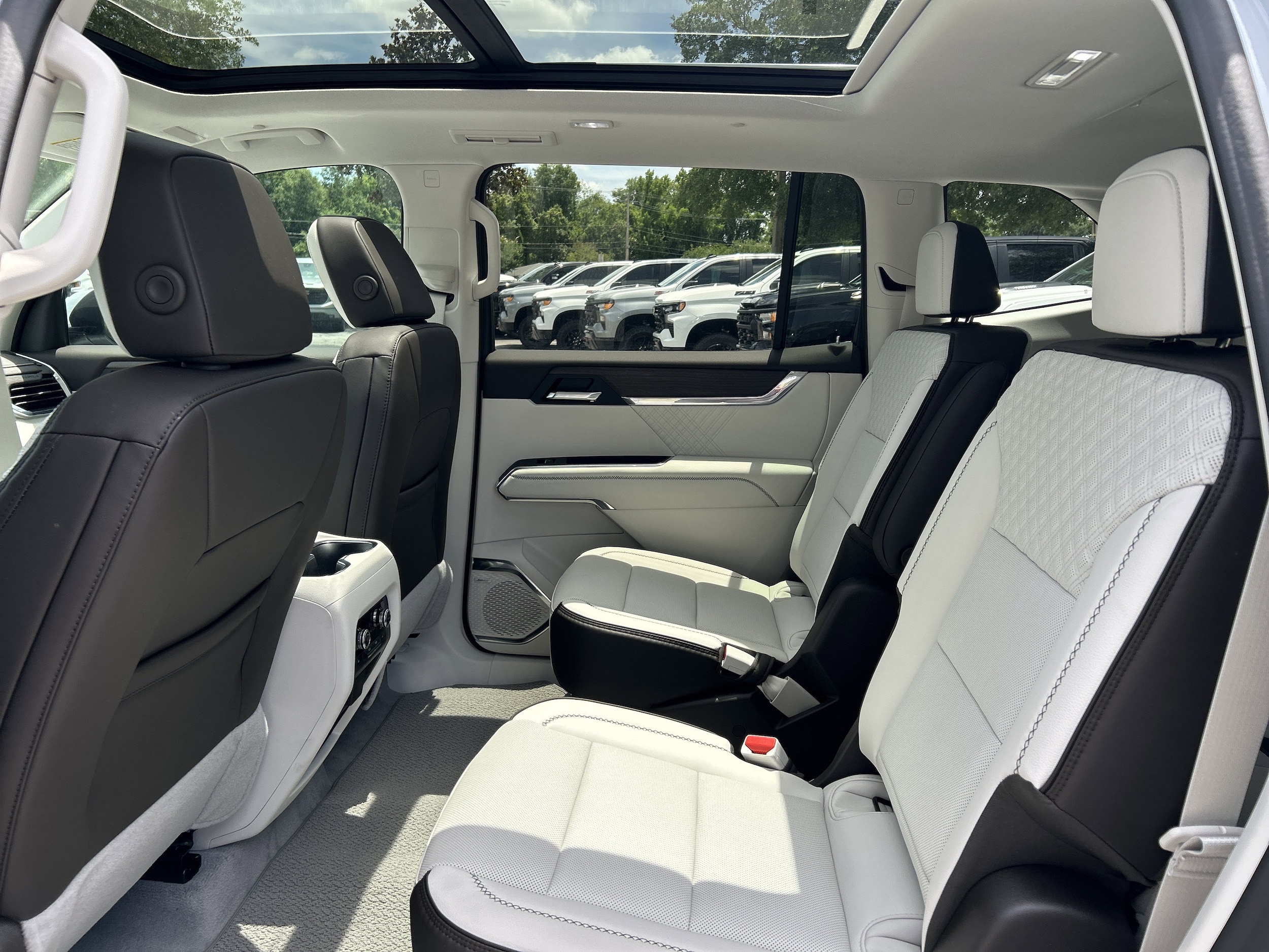 2026 GMC Acadia Denali - Photo 35