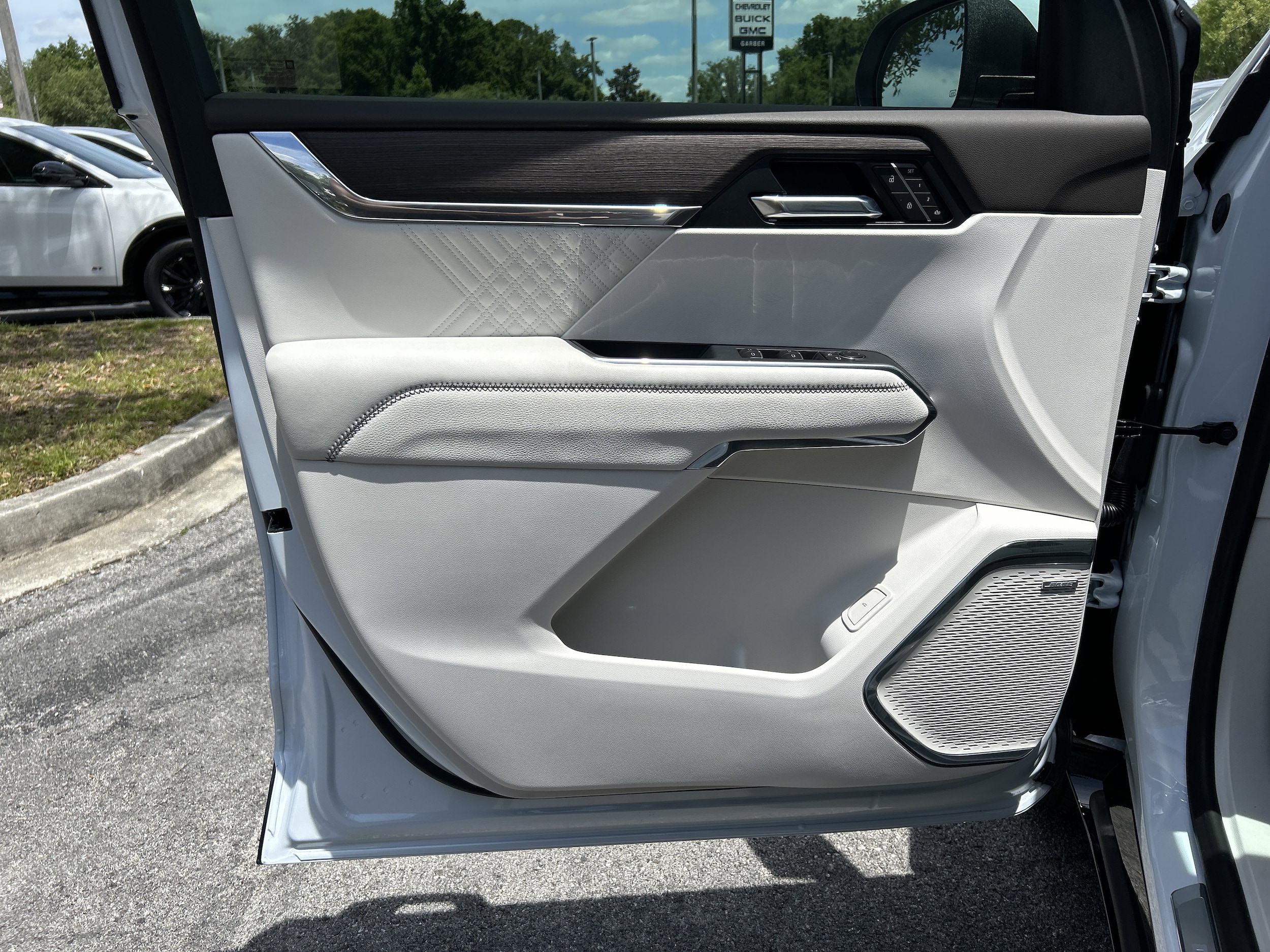 2026 GMC Acadia Denali - Photo 11