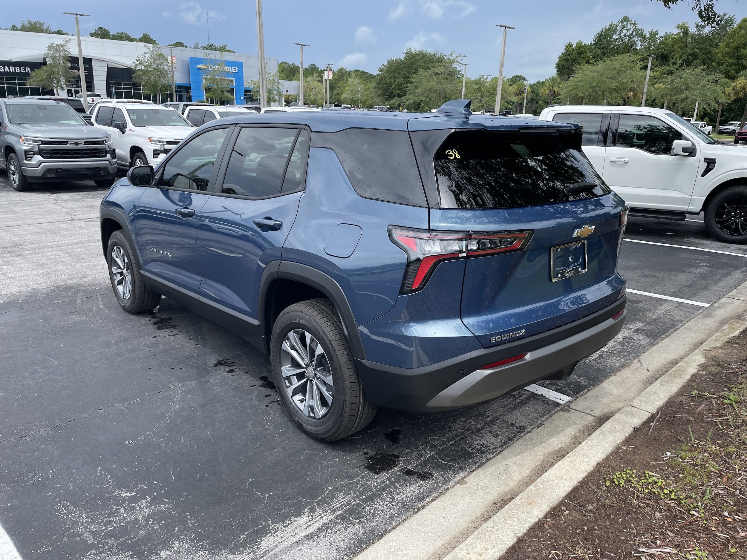 2027 Chevrolet Equinox LT - Photo 6