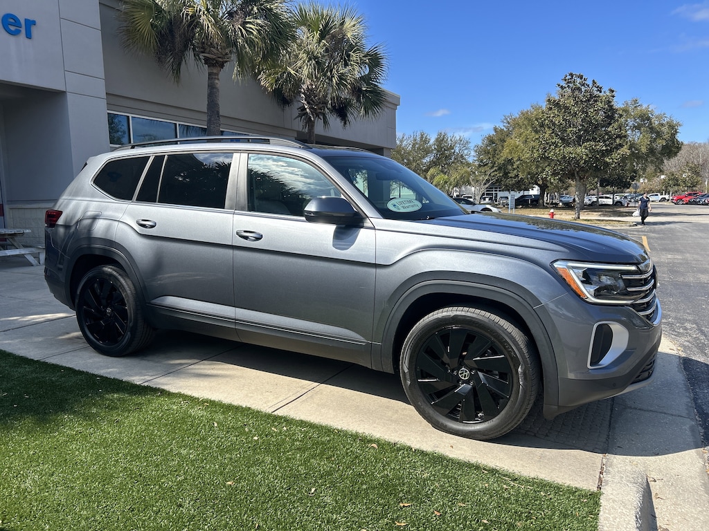Used 2024 Volkswagen Atlas 2.0T SE w/Technology SUV