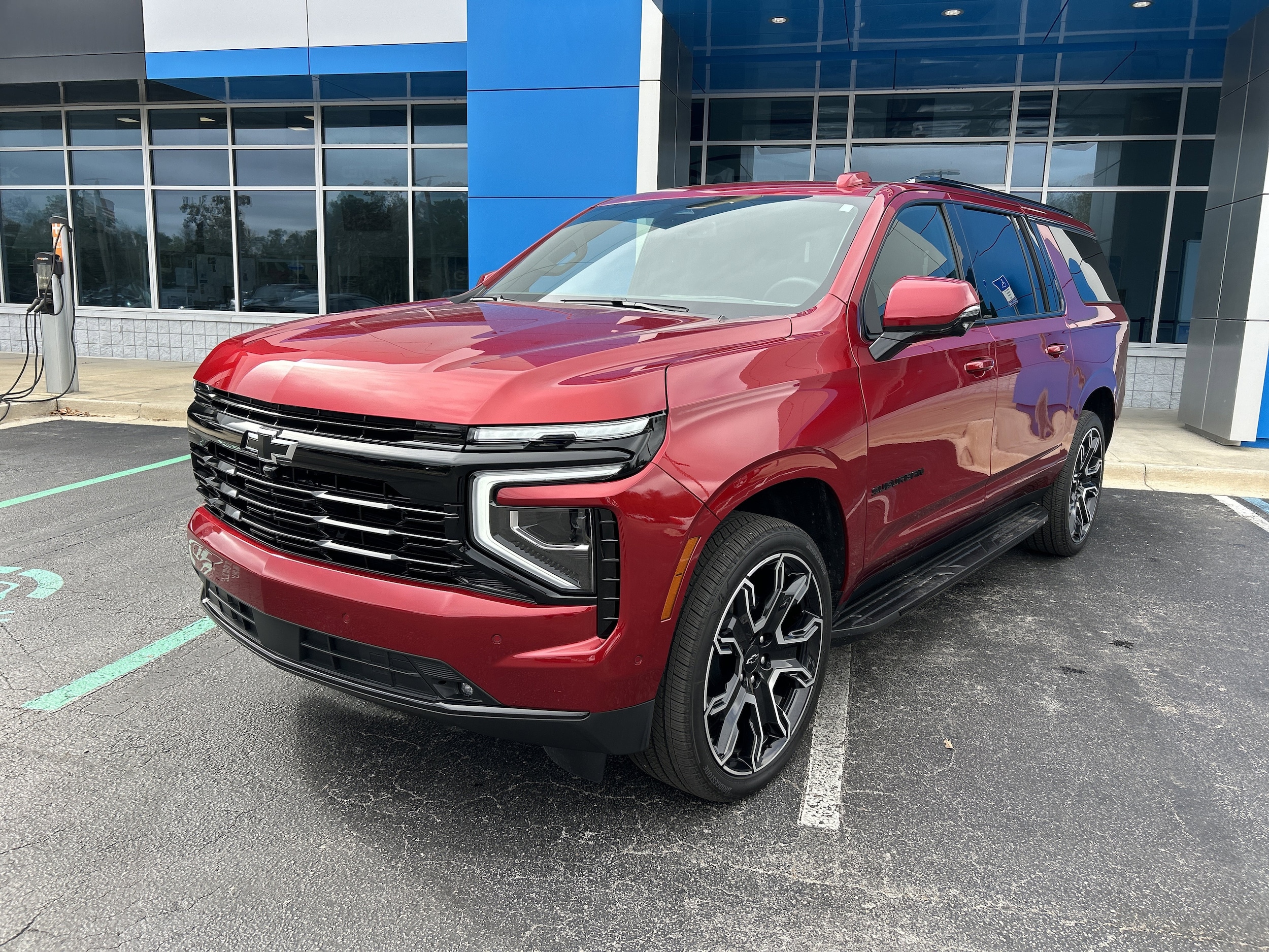 2025 Chevrolet Suburban RST - Photo 5