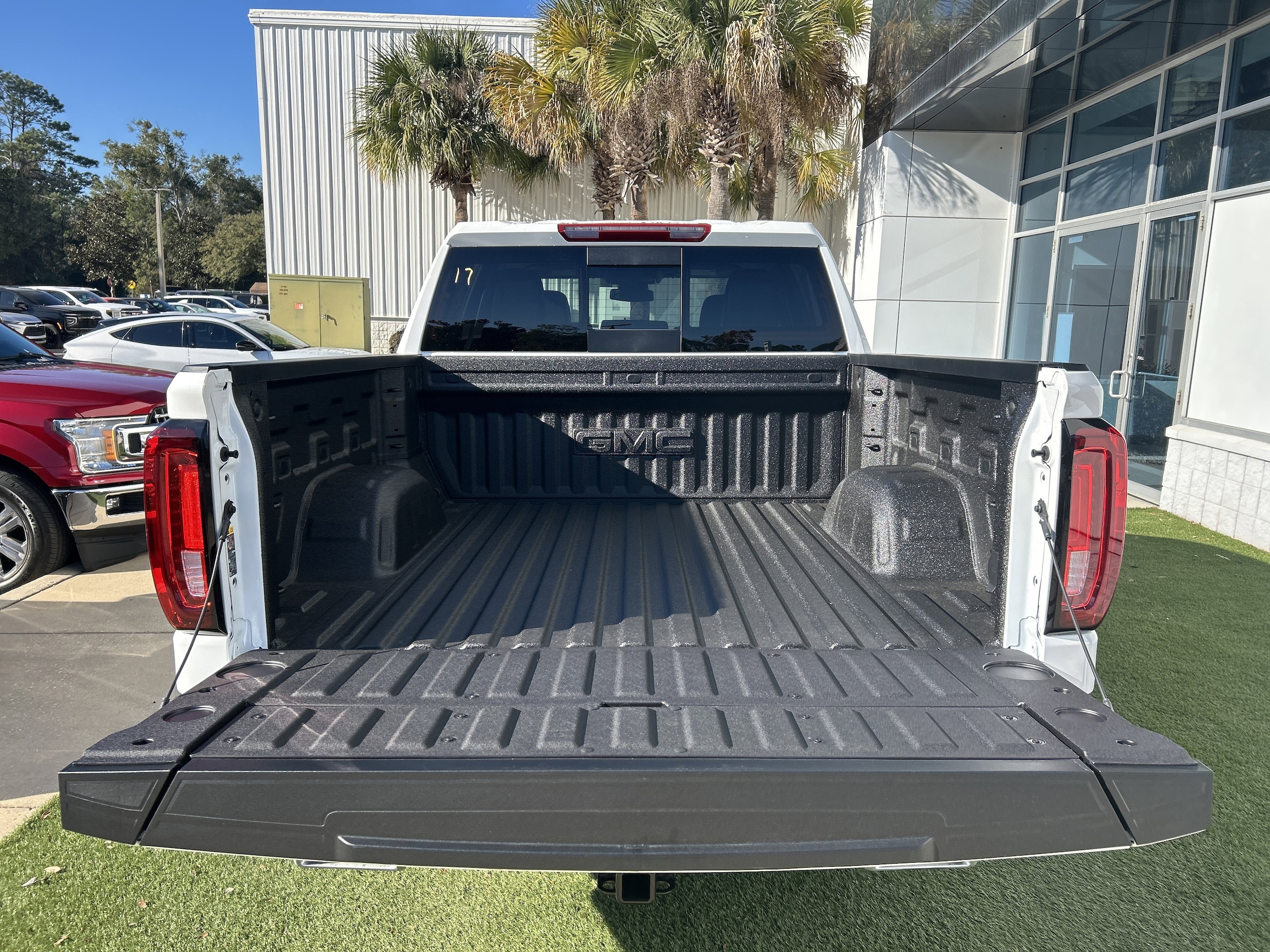 2026 GMC Sierra 1500 SLT - Photo 7