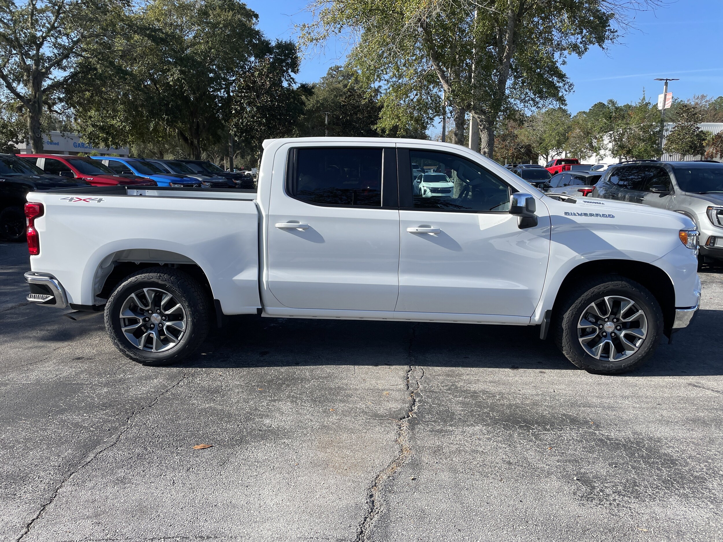 2025 Chevrolet Silverado 1500 LT - Photo 8