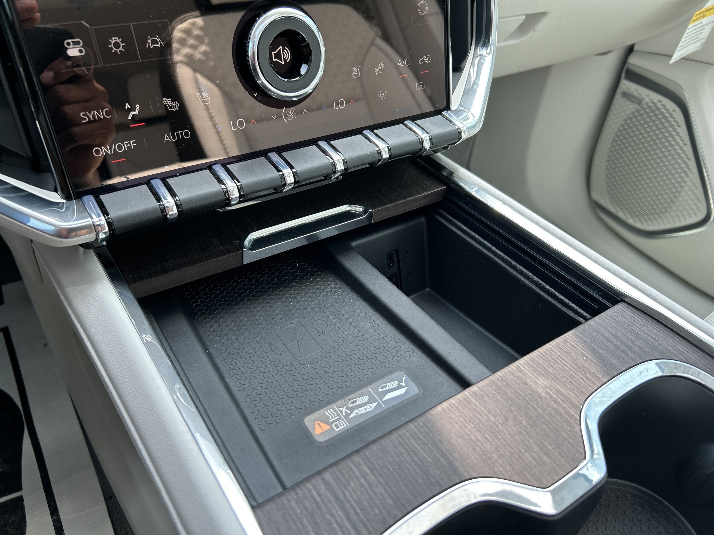 2026 GMC Acadia Denali - Photo 25