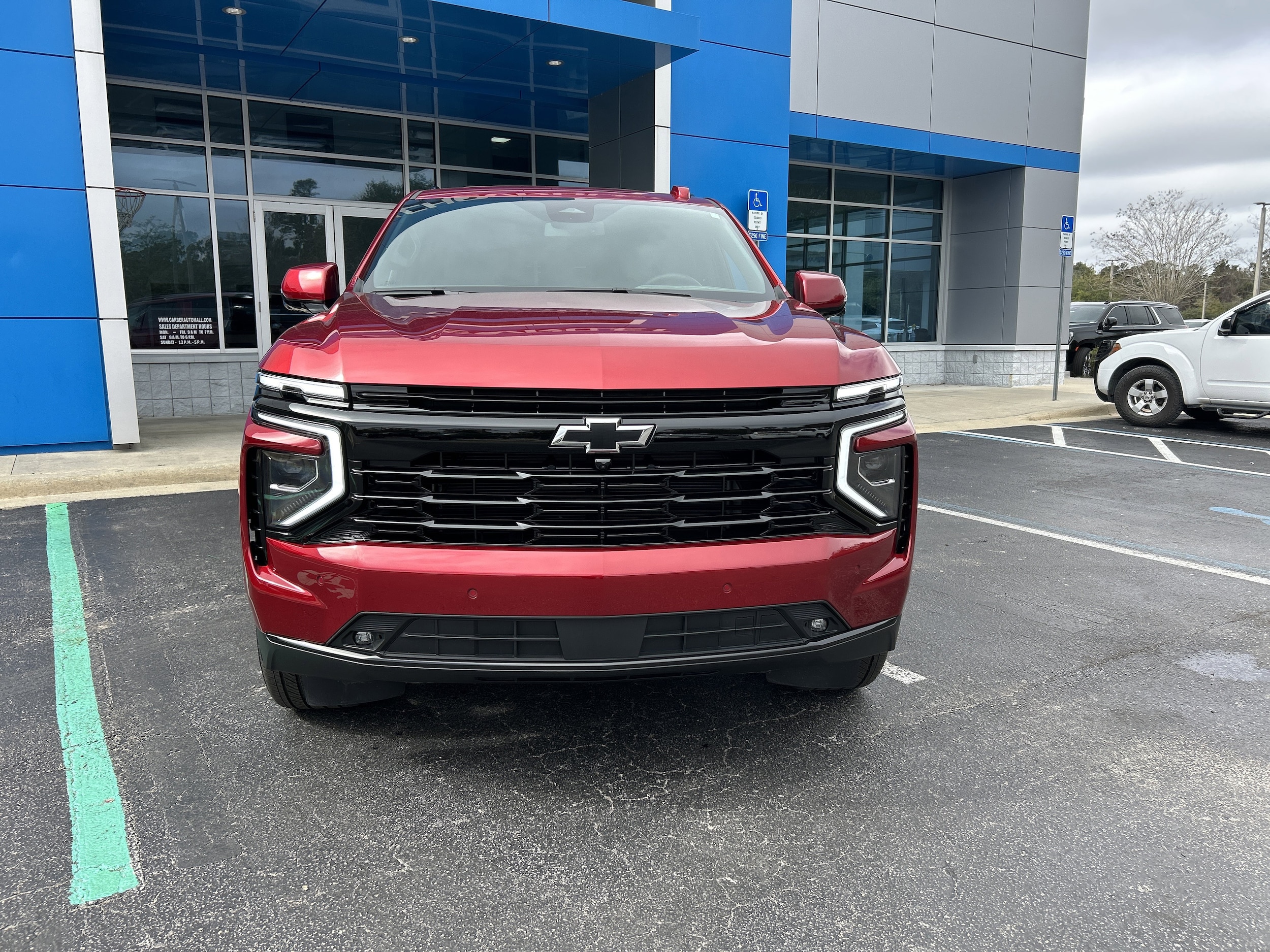 2025 Chevrolet Suburban RST - Photo 4