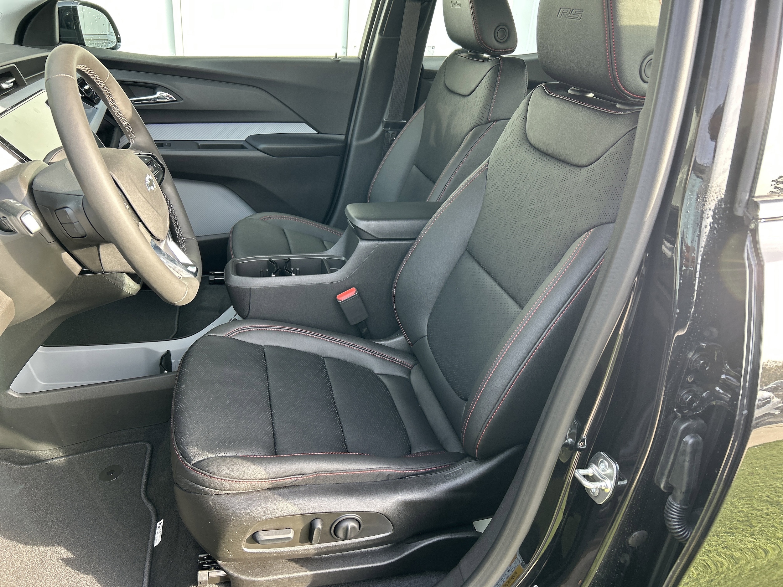 2027 Chevrolet Bolt RS - Photo 13