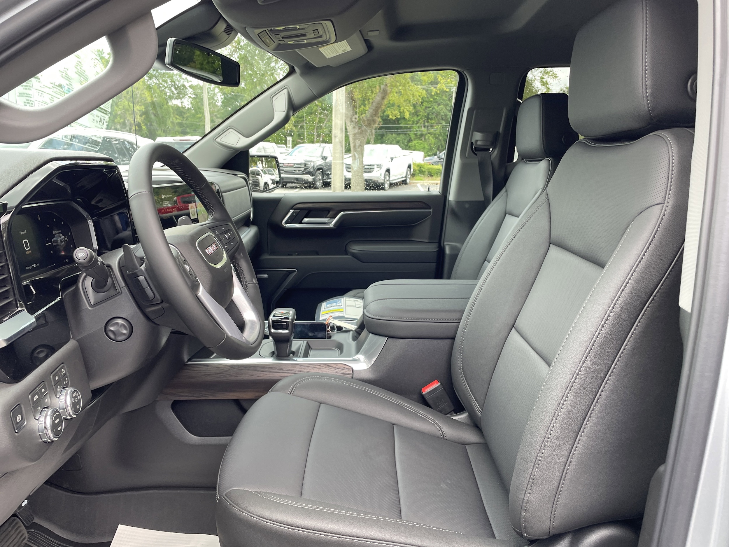 2026 GMC Sierra 1500 SLT - Photo 15