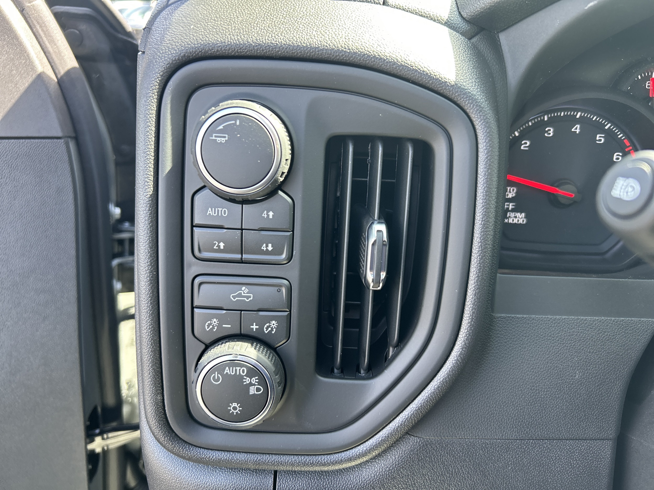 2026 Chevrolet Silverado 1500 Custom Trail Boss - Photo 18