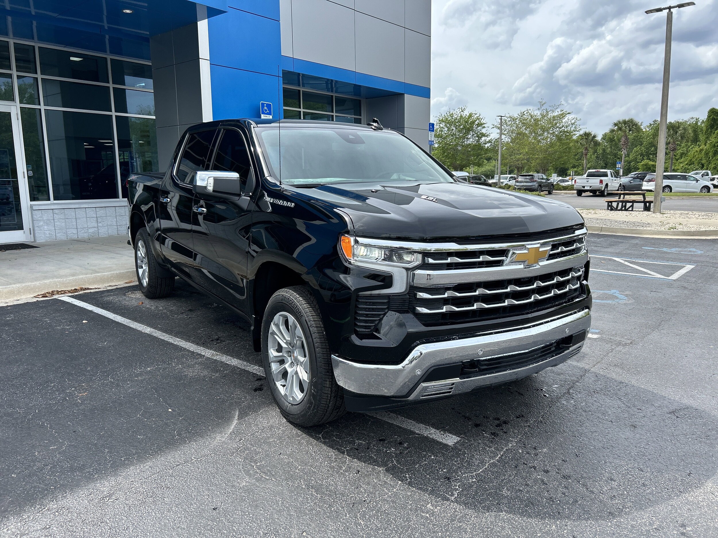 2025 Chevrolet Silverado 1500 LTZ photo 2