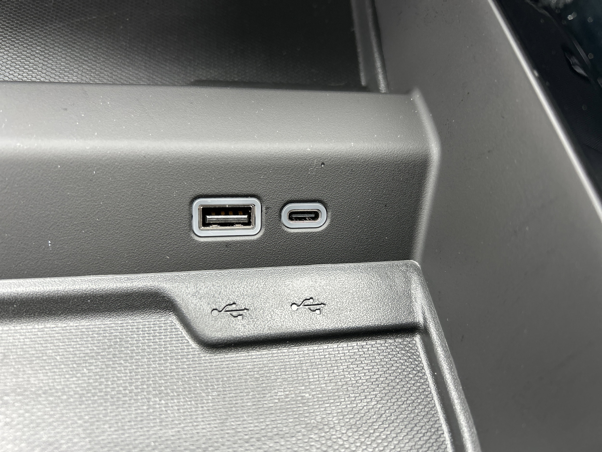 2025 Chevrolet Suburban RST - Photo 38