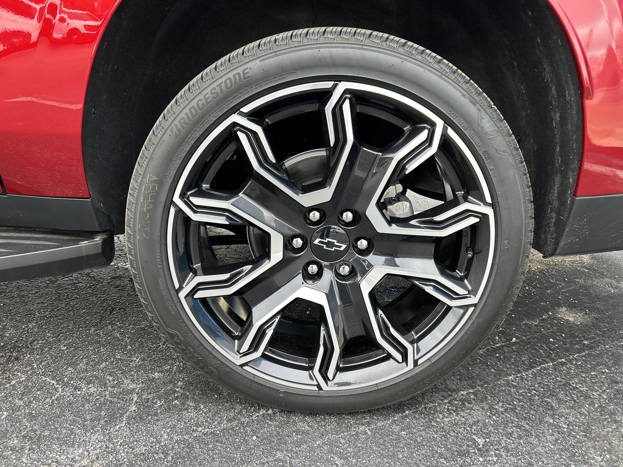 2025 Chevrolet Suburban RST - Photo 21