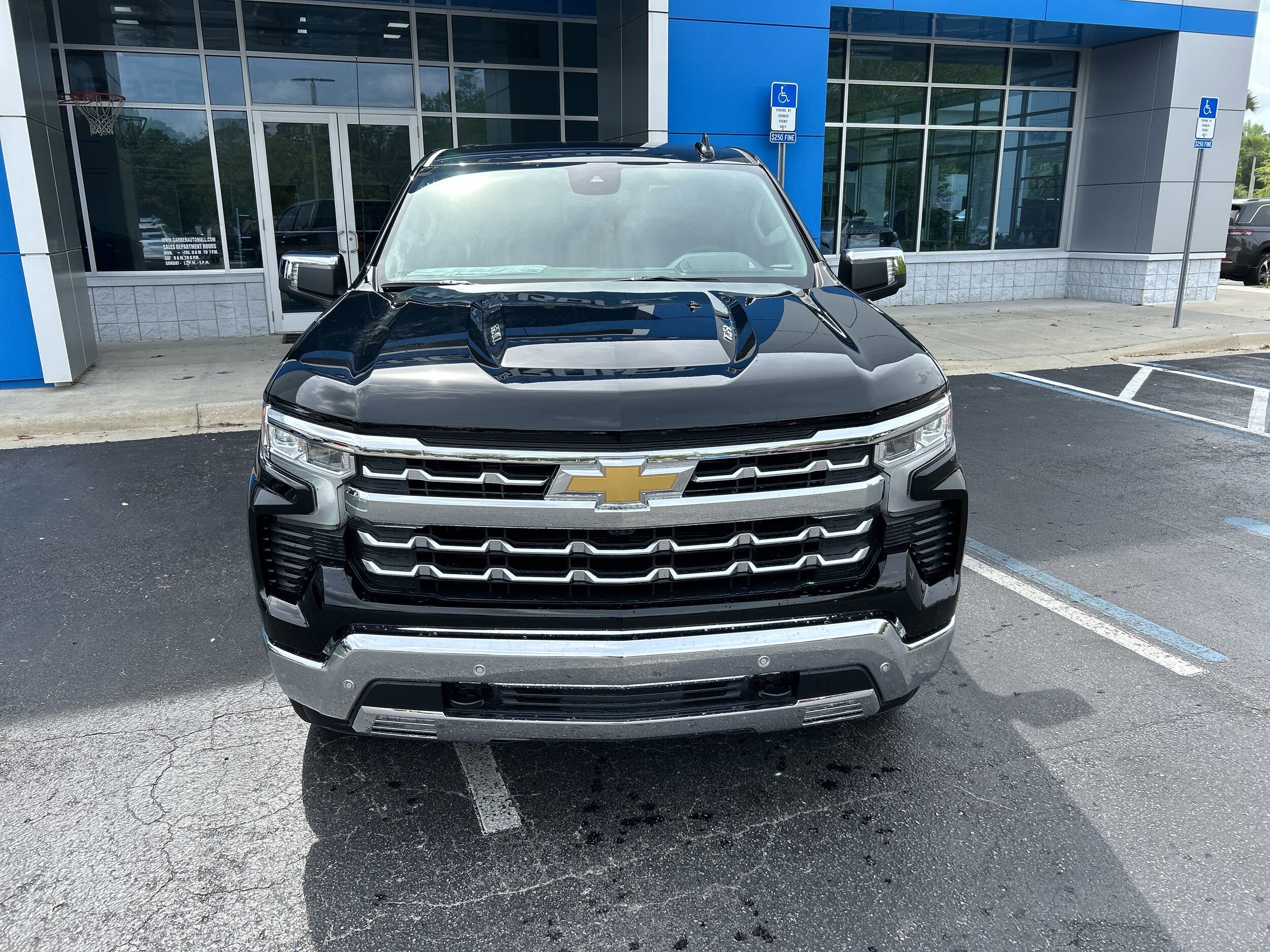 2025 Chevrolet Silverado 1500 LTZ photo 4