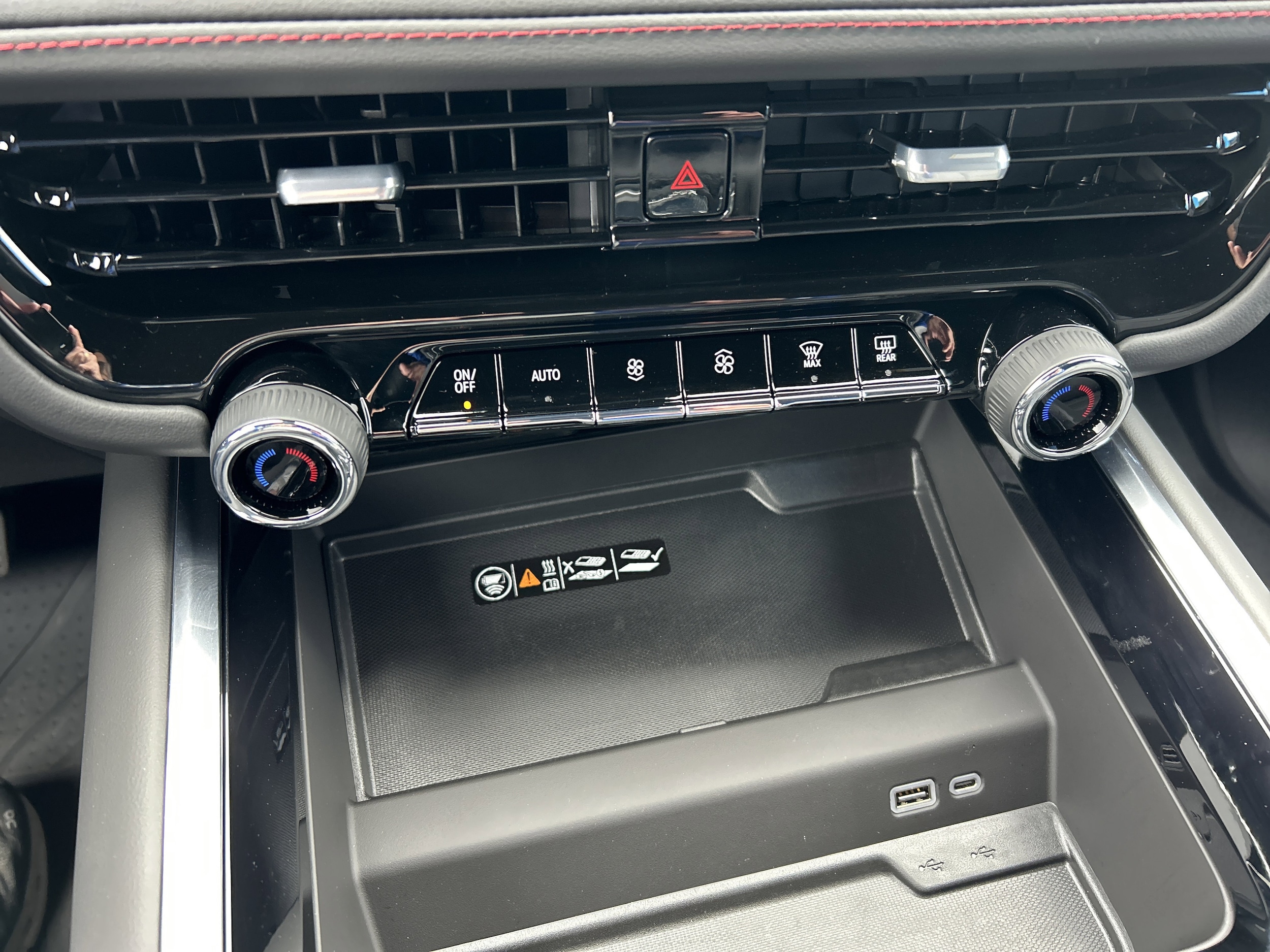 2025 Chevrolet Suburban RST - Photo 40