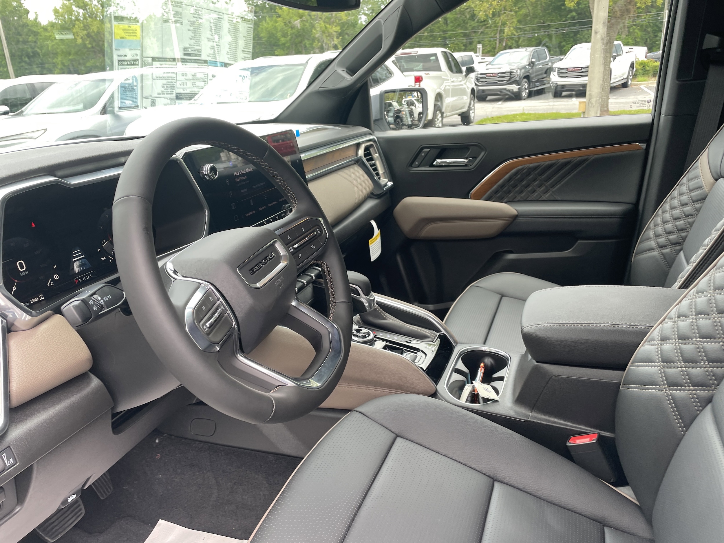 2026 GMC Canyon Denali - Photo 15