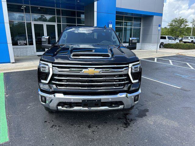 2025 Chevrolet Silverado 2500HD LTZ photo 4