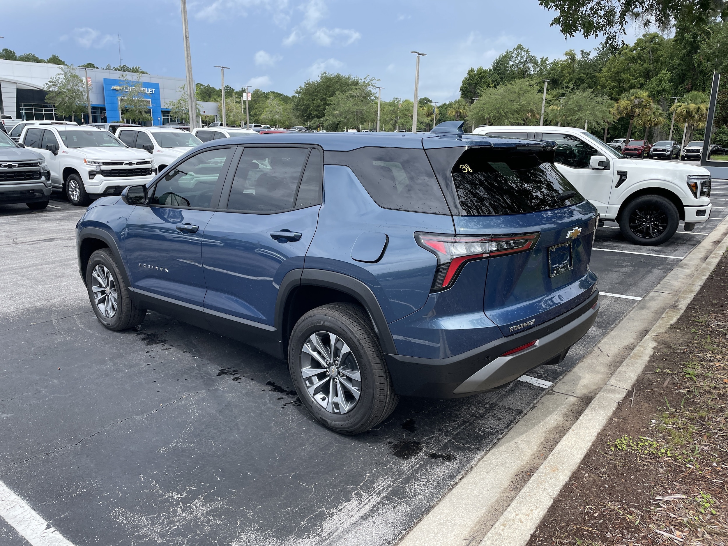 2027 Chevrolet Equinox LT - Photo 5