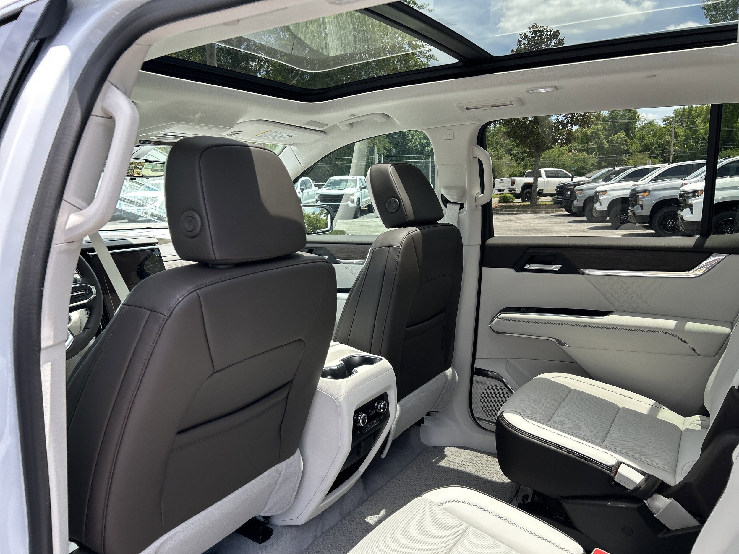 2026 GMC Acadia Denali - Photo 36