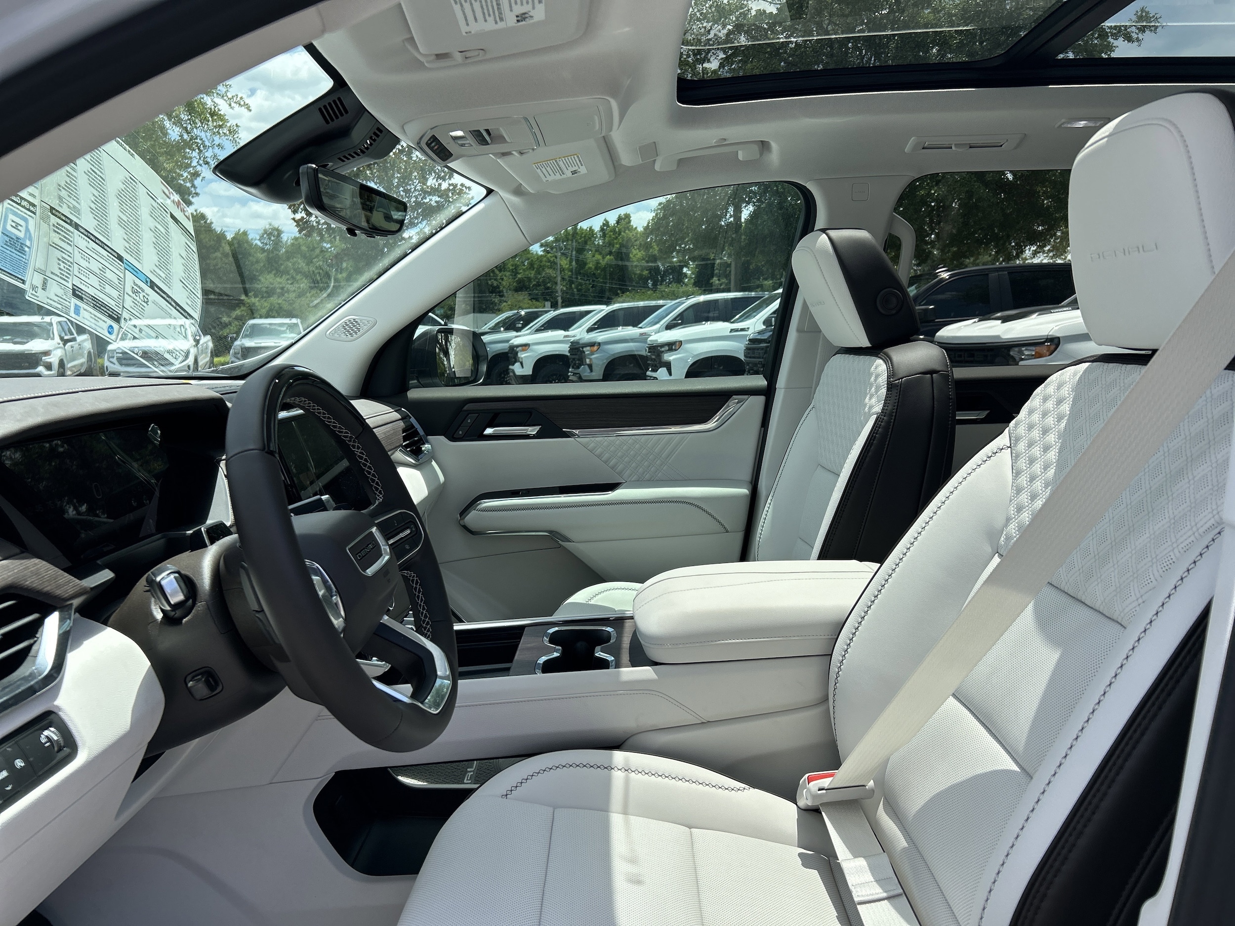 2026 GMC Acadia Denali - Photo 14