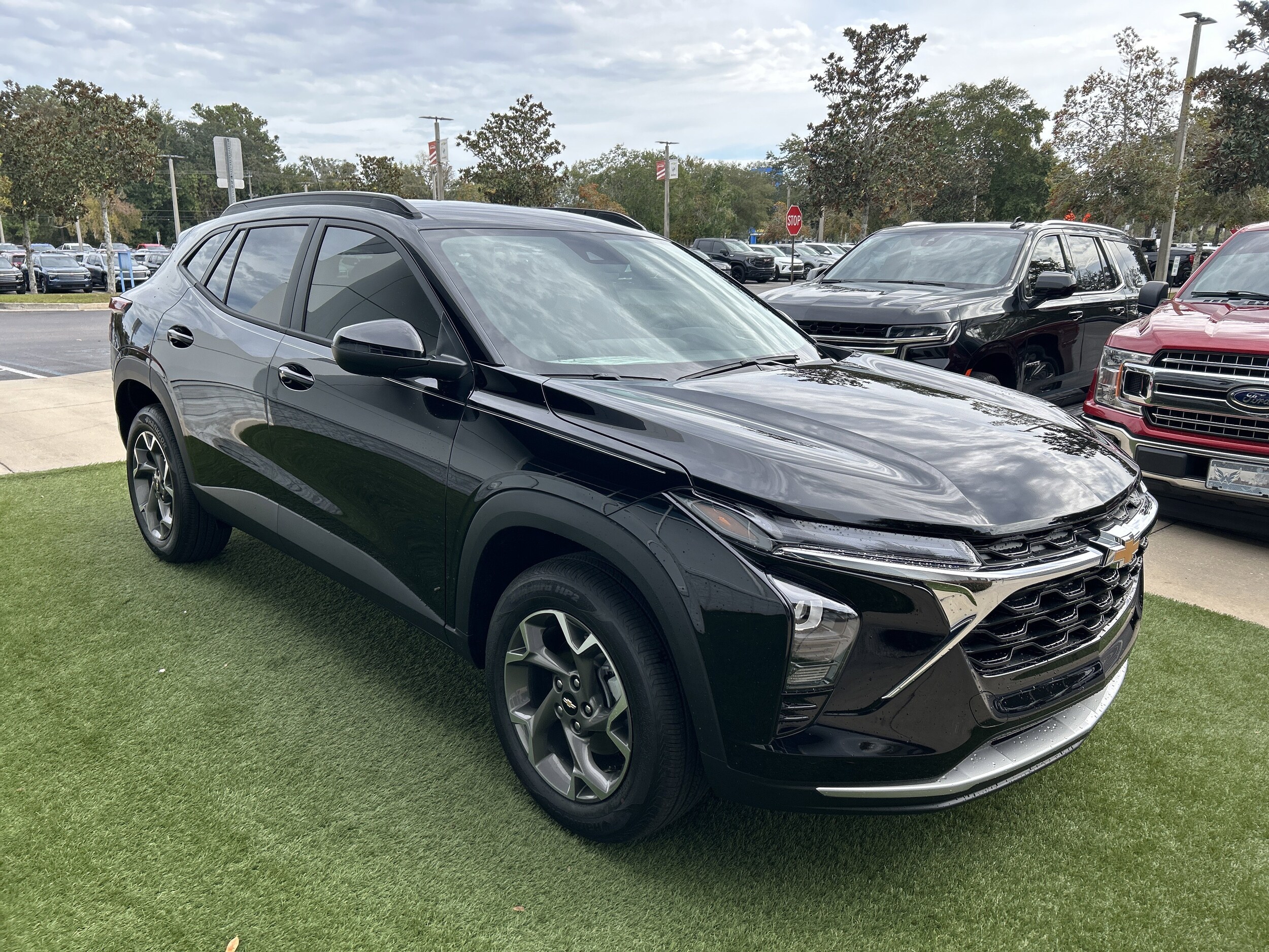 2025 Chevrolet Trax LT photo 3