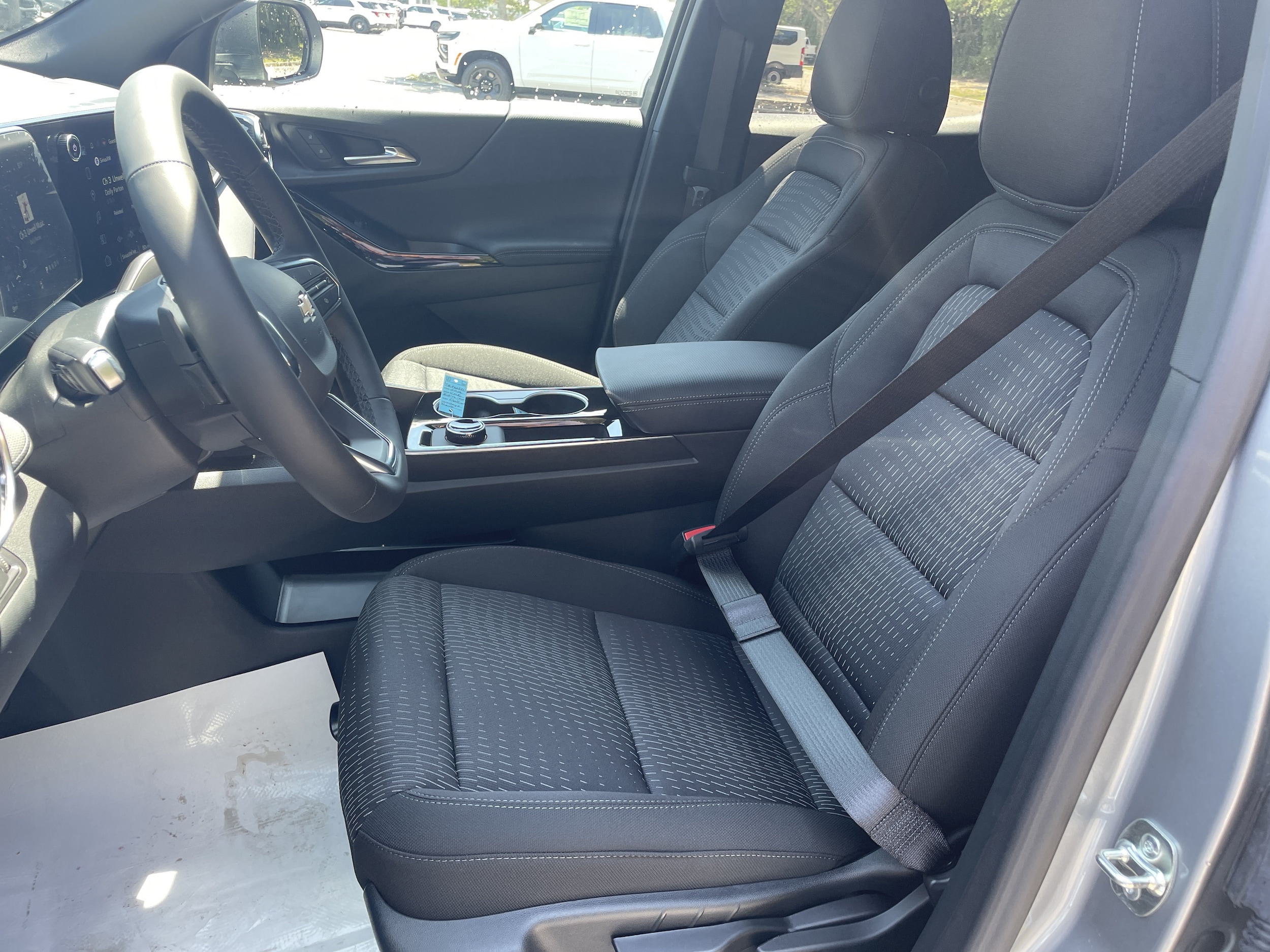 2027 Chevrolet Equinox LT - Photo 13