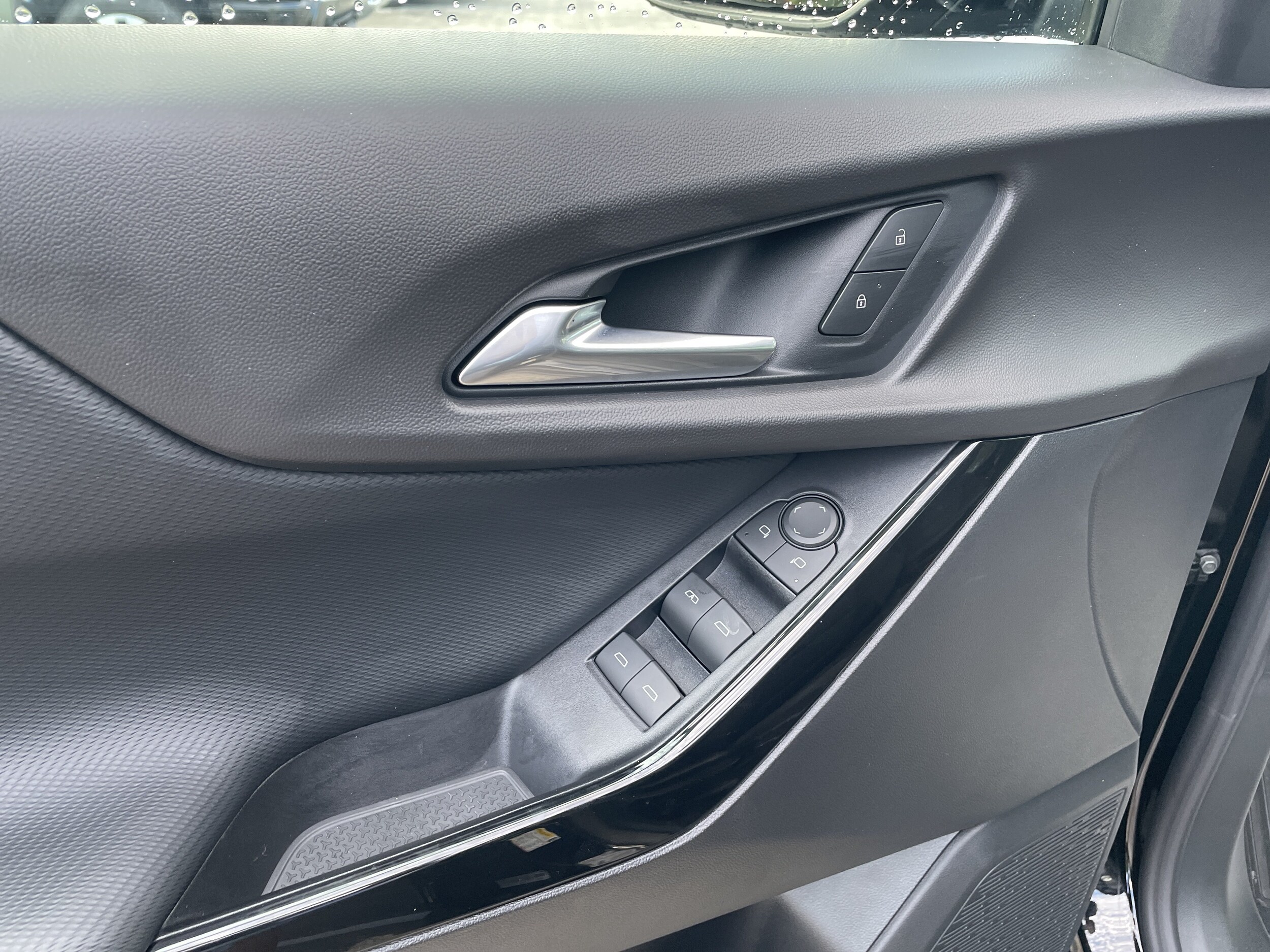2027 Chevrolet Equinox LT - Photo 10