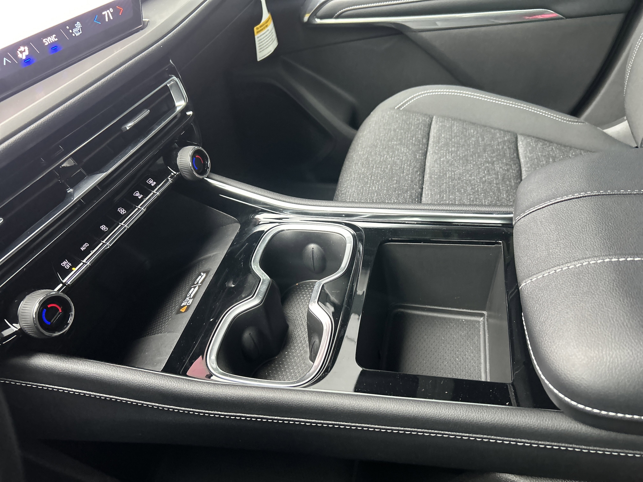 2025 Chevrolet Traverse LT - Photo 22