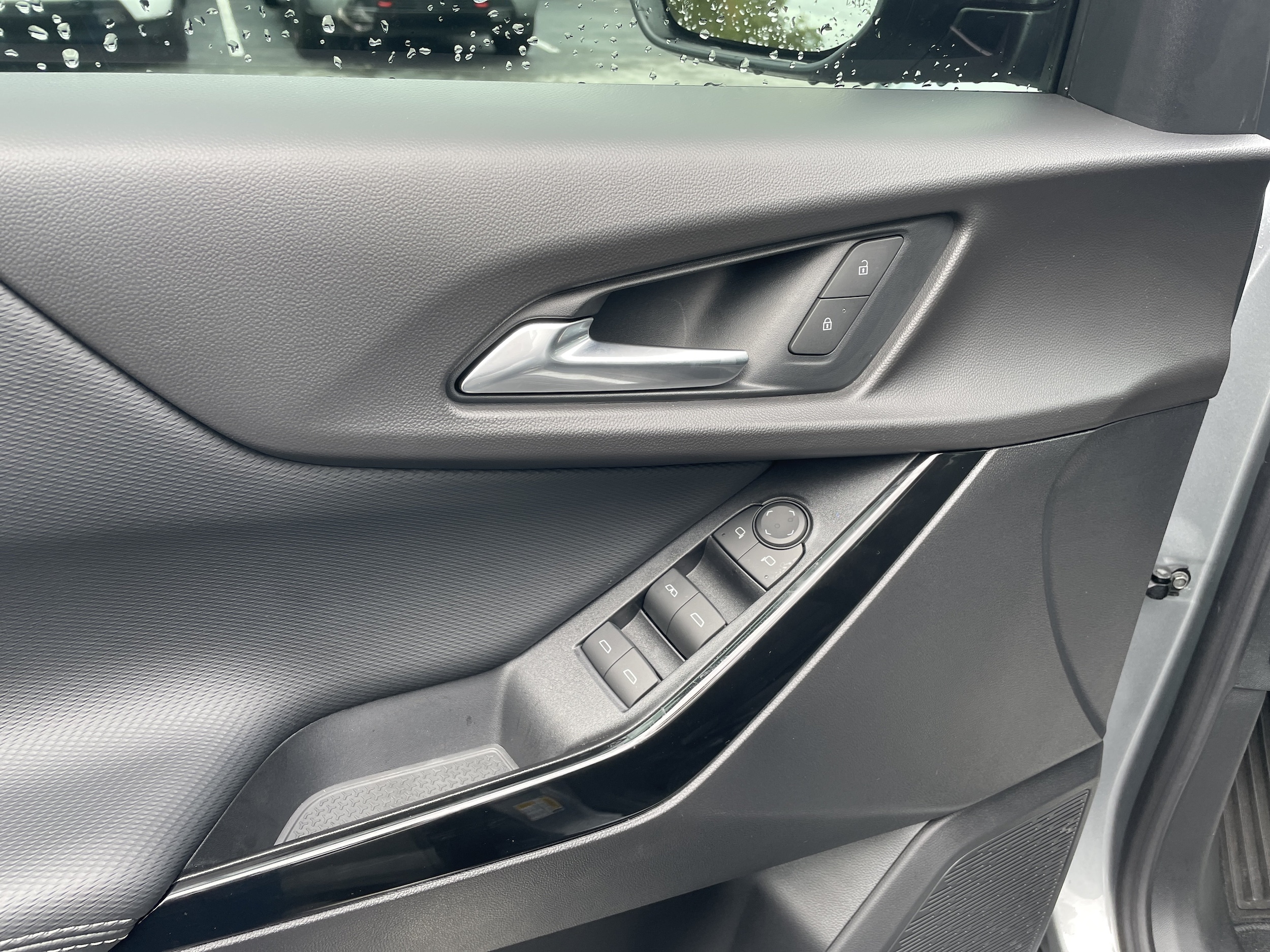 2027 Chevrolet Equinox LT - Photo 10