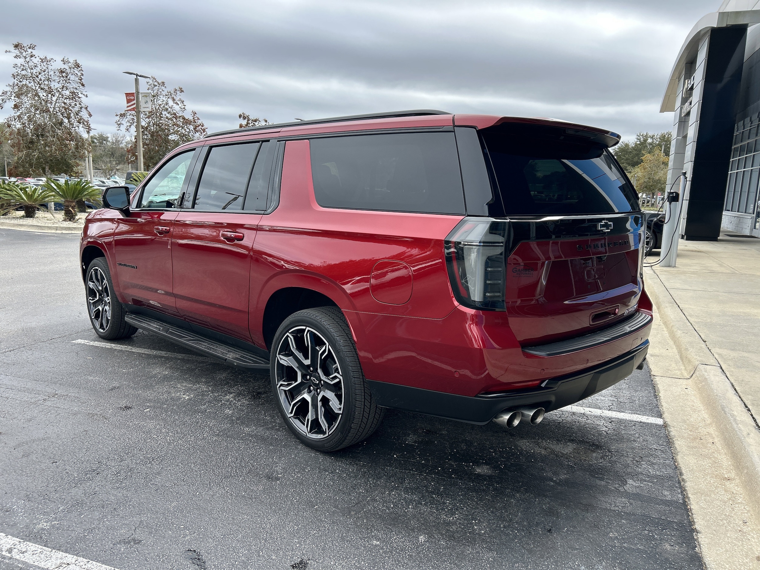 2025 Chevrolet Suburban RST - Photo 8