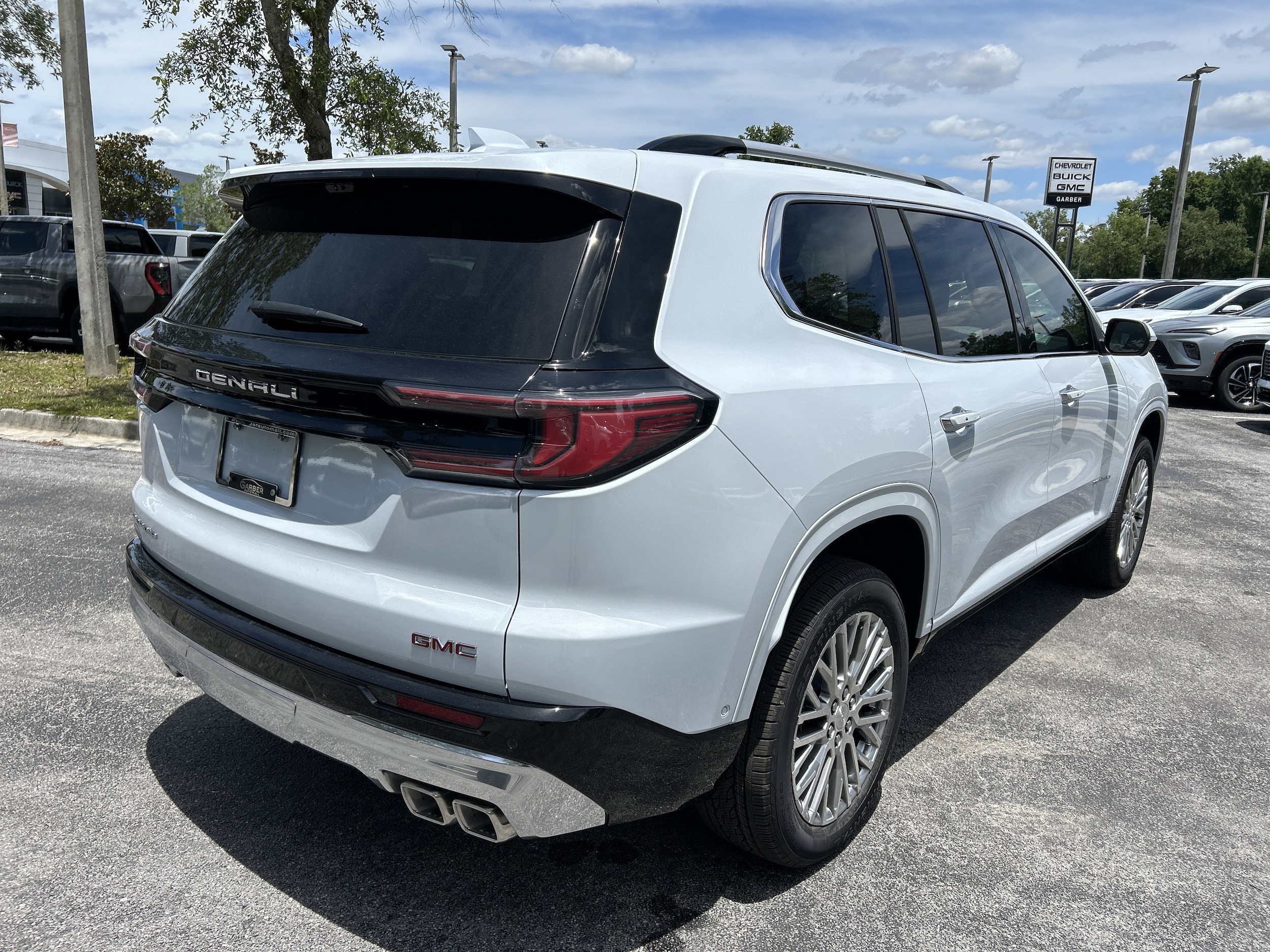 2026 GMC Acadia Denali - Photo 7