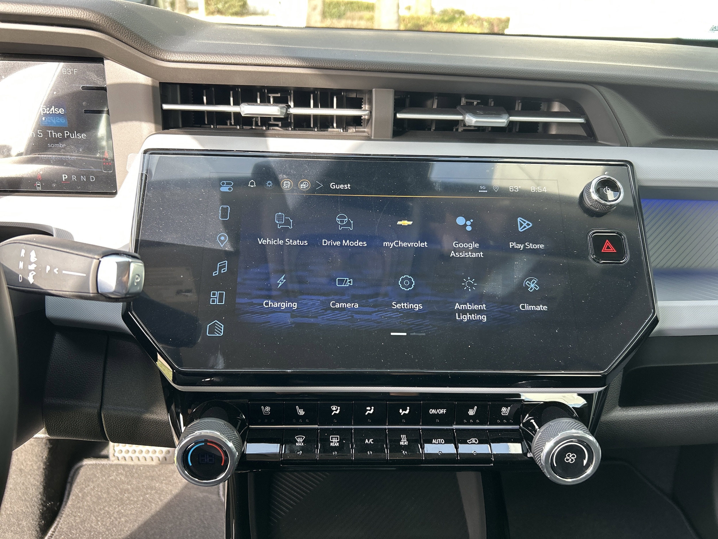 2027 Chevrolet Bolt RS - Photo 21