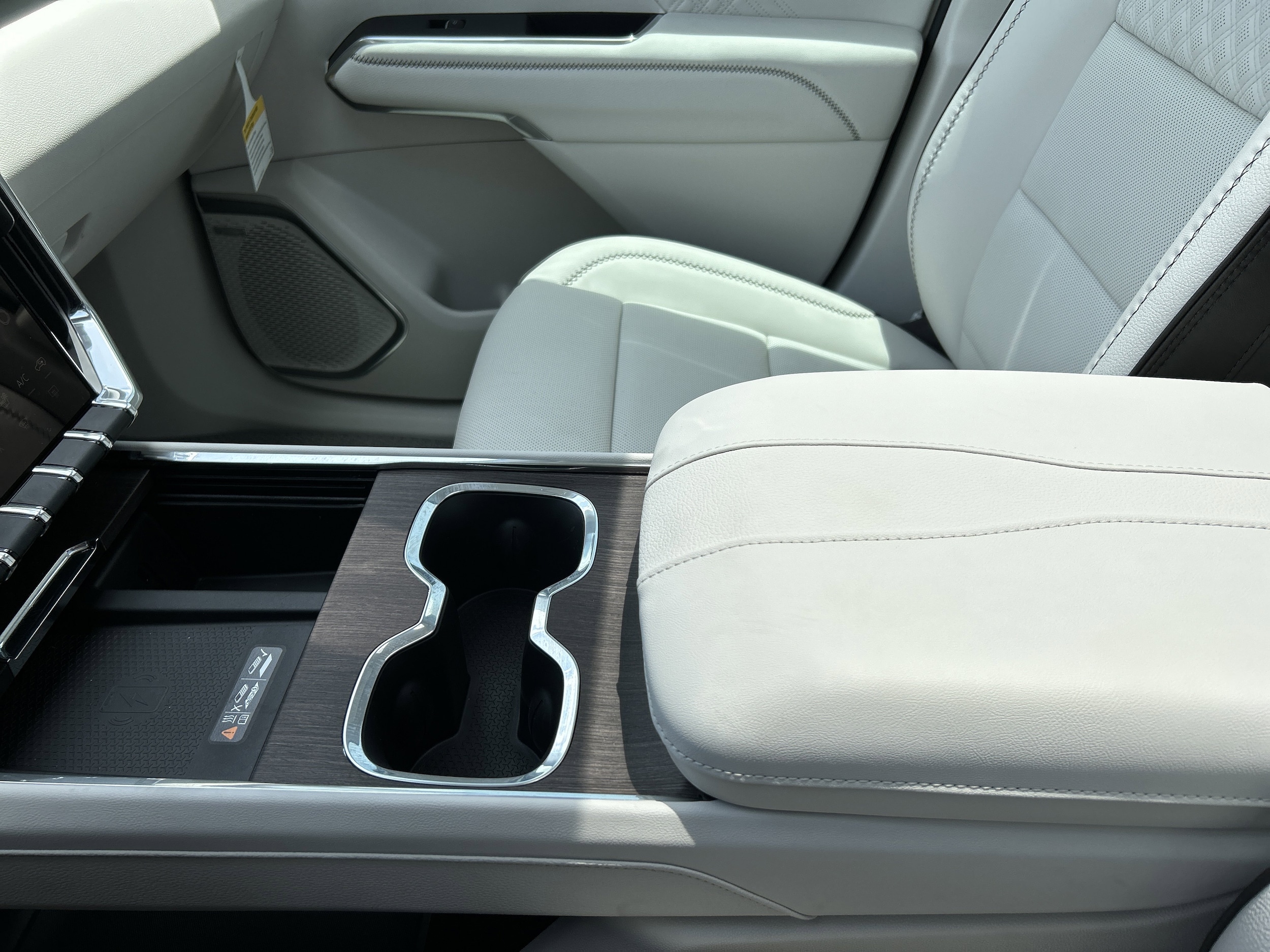 2026 GMC Acadia Denali - Photo 24