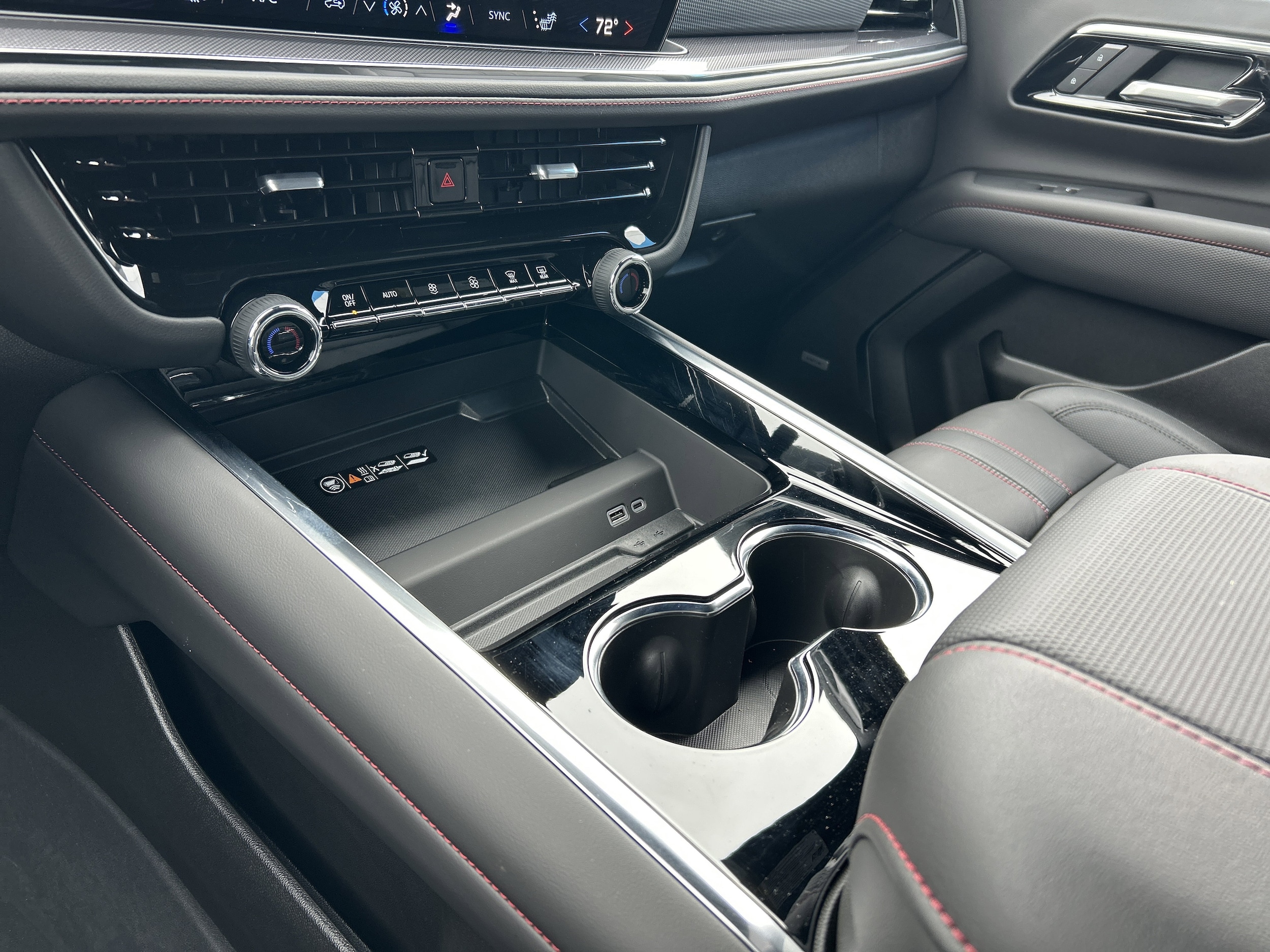 2025 Chevrolet Suburban RST - Photo 37