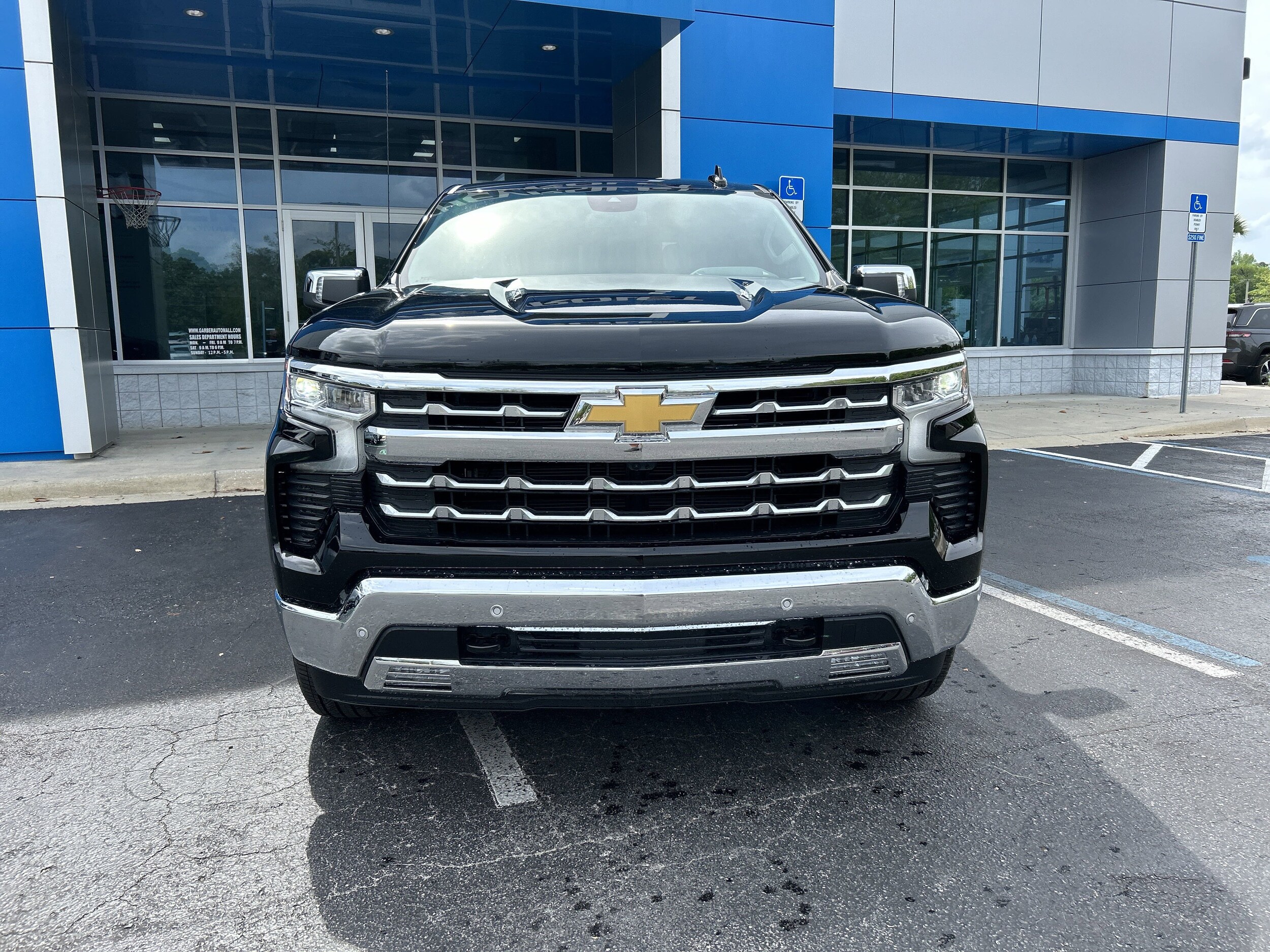 2025 Chevrolet Silverado 1500 LTZ photo 3