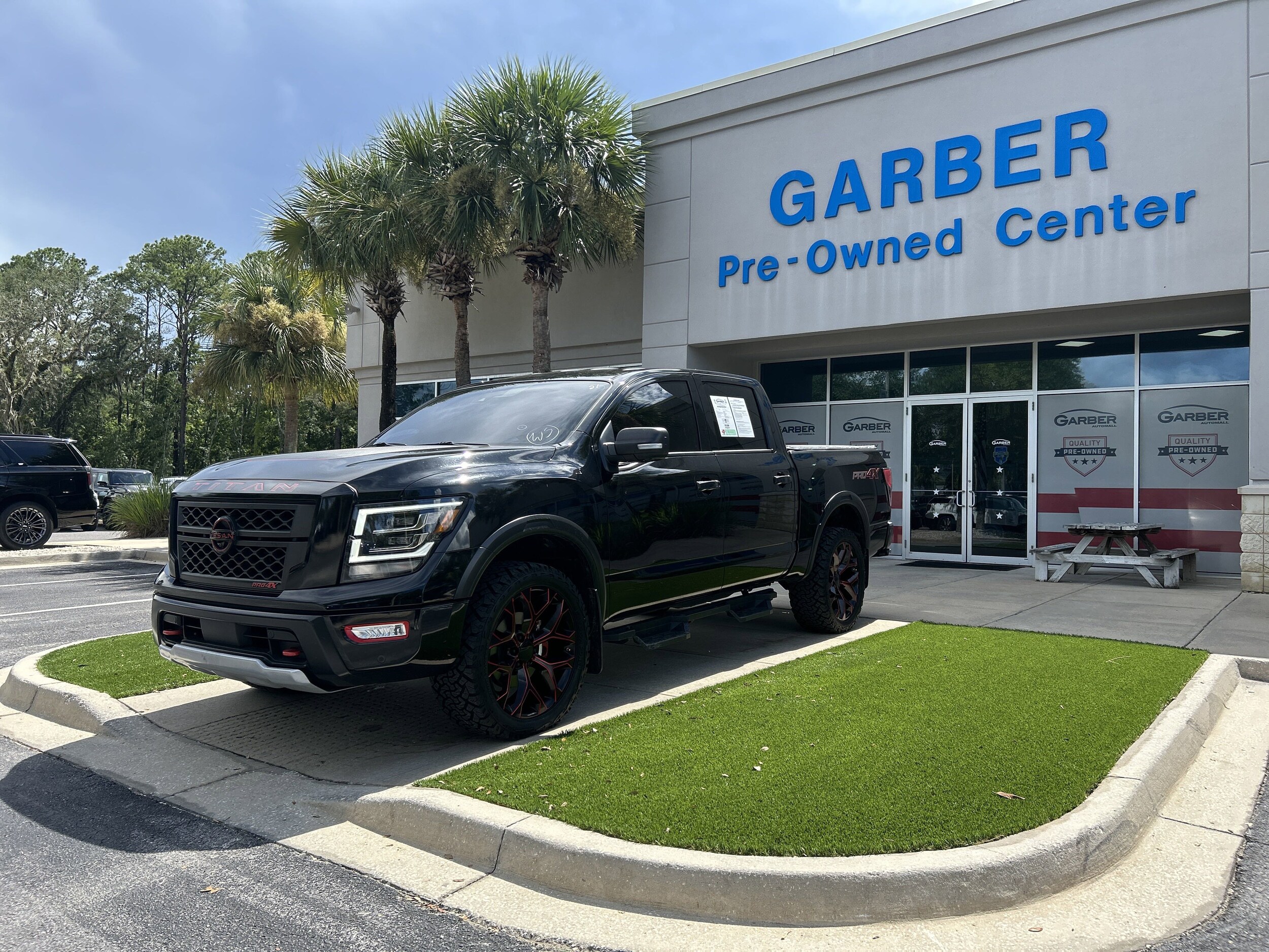 2023 Nissan Titan PRO-4X photo 3