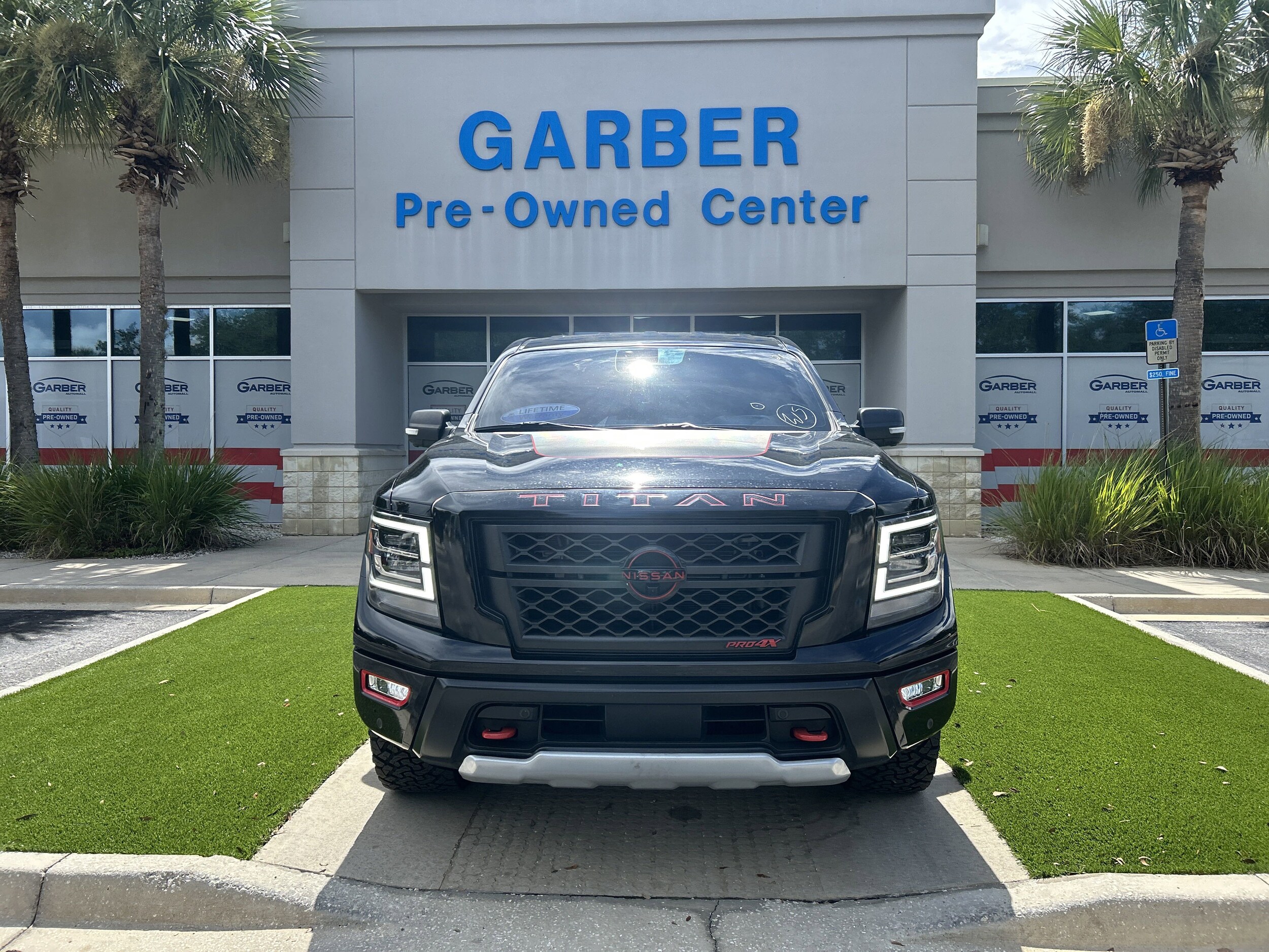 2023 Nissan Titan PRO-4X photo 2