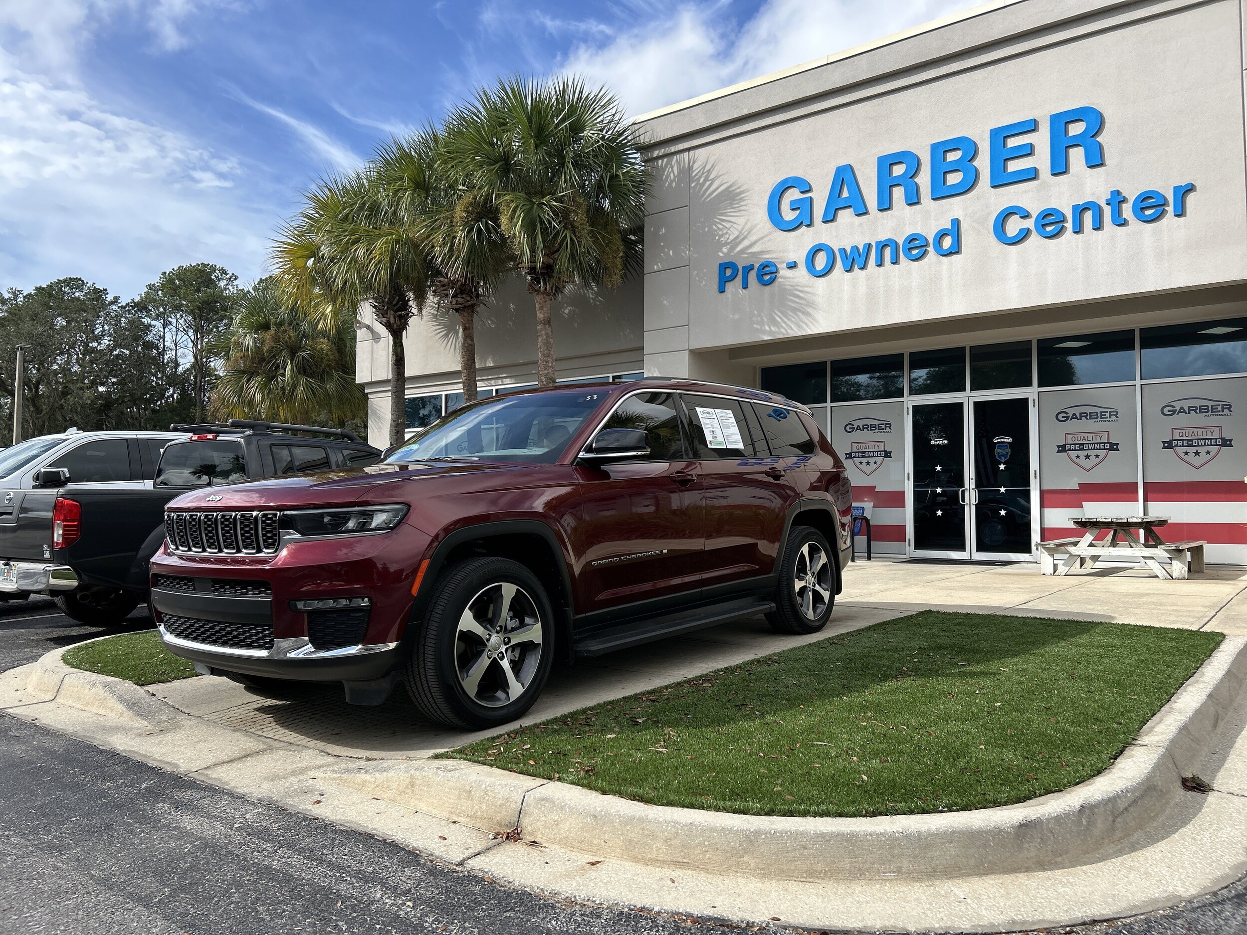 2023 Jeep Grand Cherokee Limited photo 2