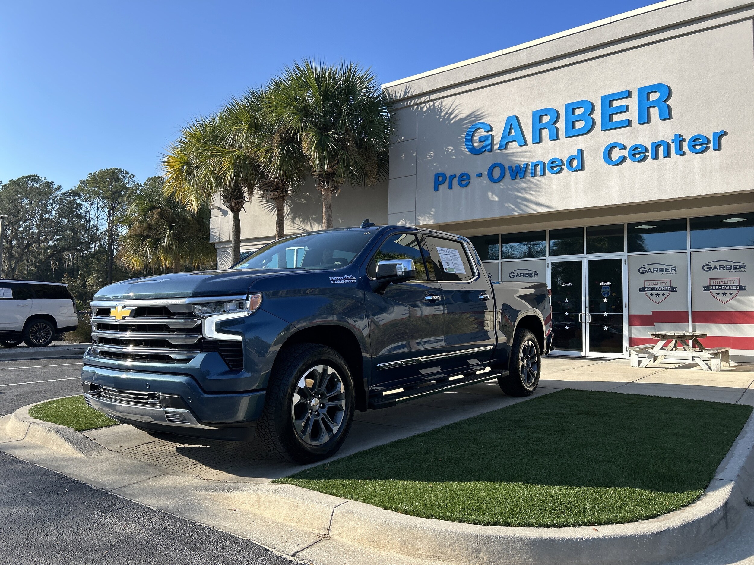 2024 Chevrolet Silverado 1500 High Country photo 2