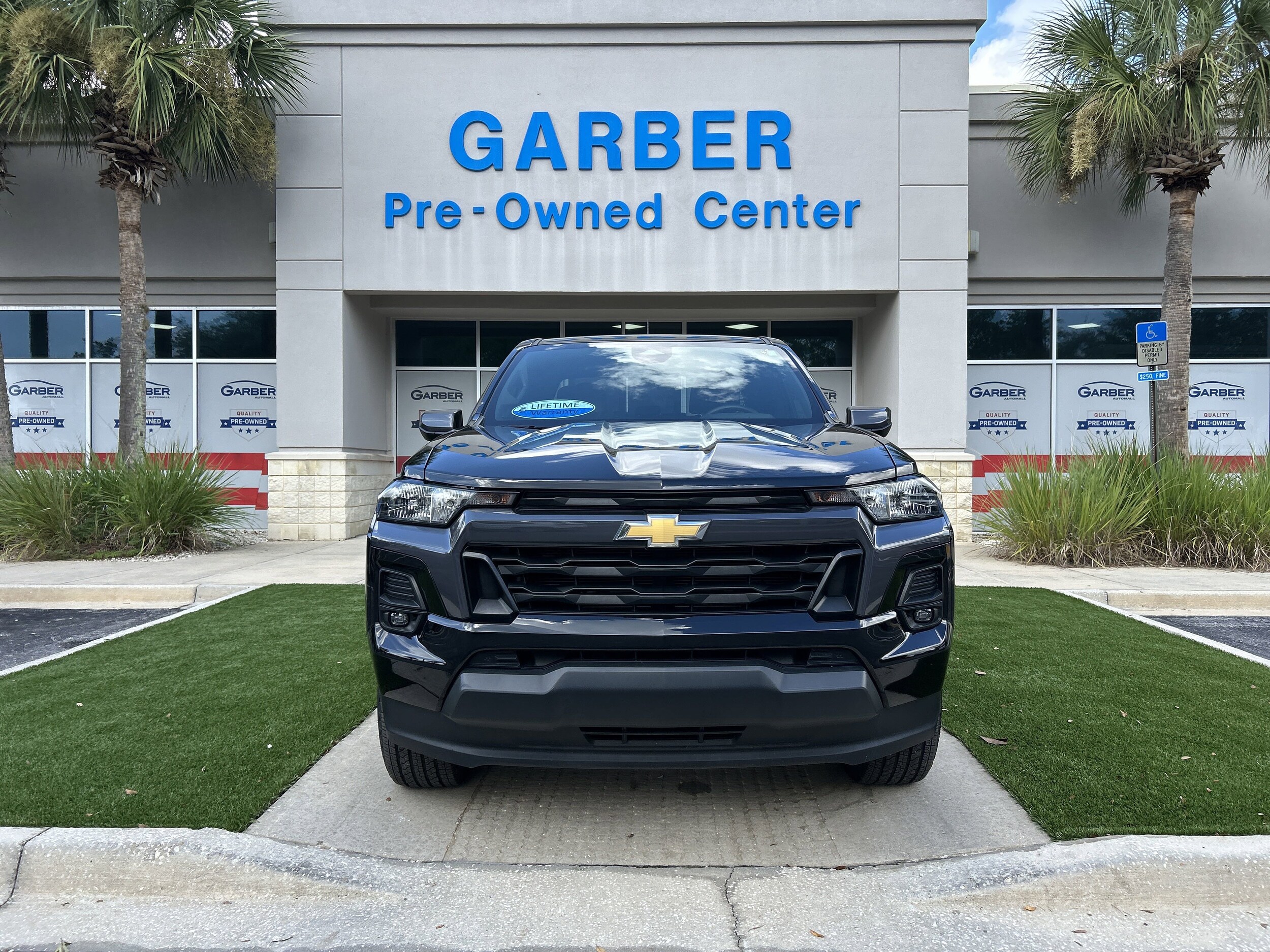 2024 Chevrolet Colorado LT photo 2