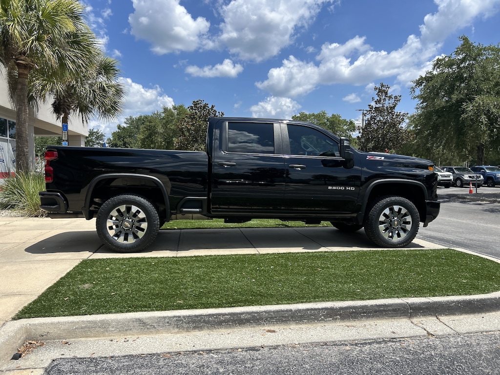 Used 2025 Chevrolet Silverado 2500HD Custom Truck Crew Cab